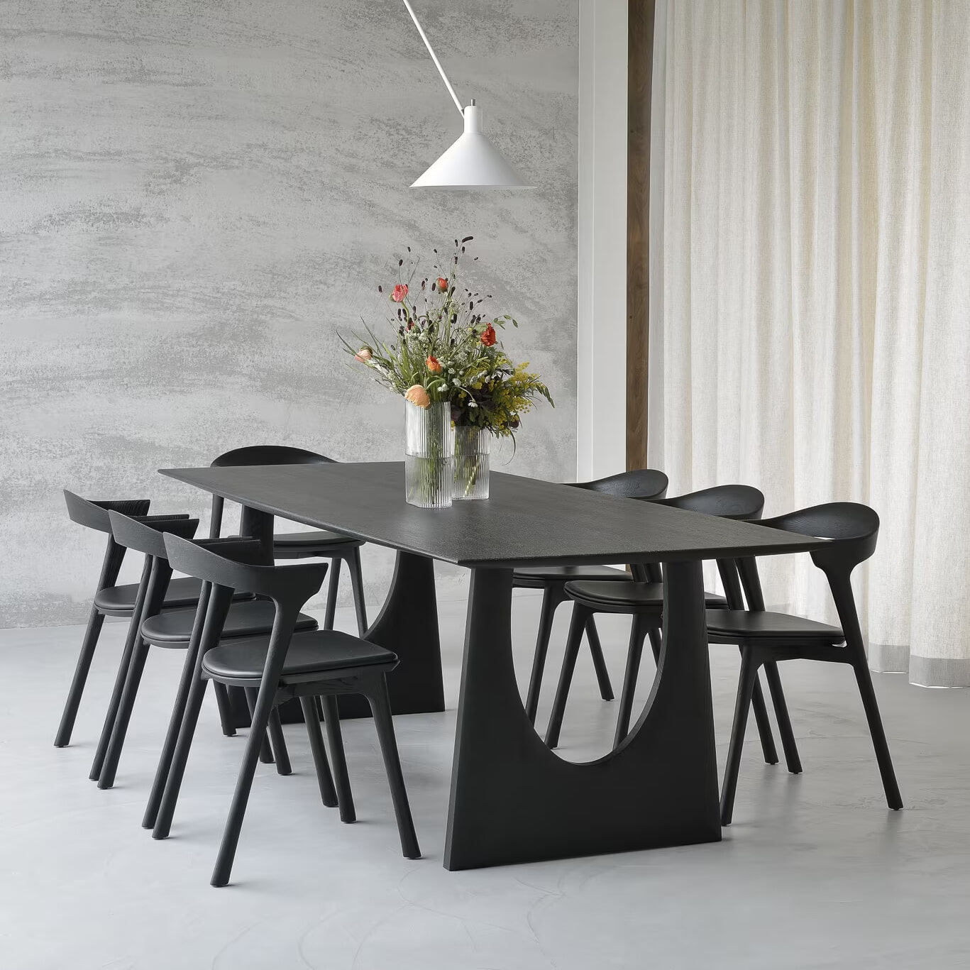 Ethnicraft Eettafel 'Geometric' Gevernist Eikenhout, kleur Zwart