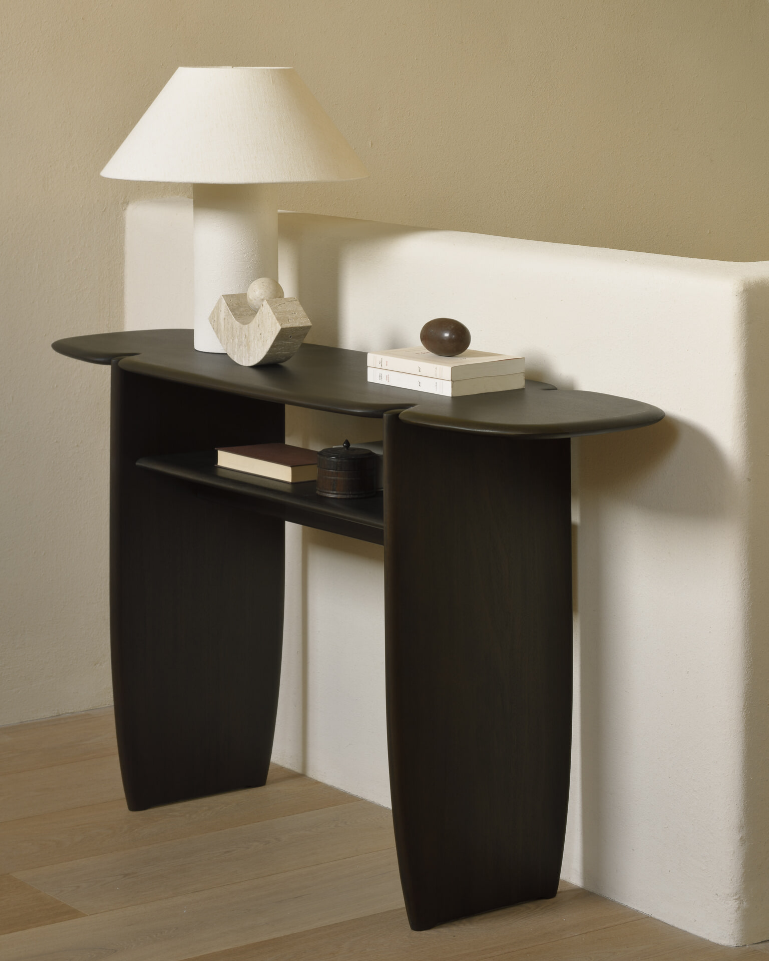 Ethnicraft Sidetable 'PI' Gevernist Mahoniehout, 130cm, kleur Donkerbruin