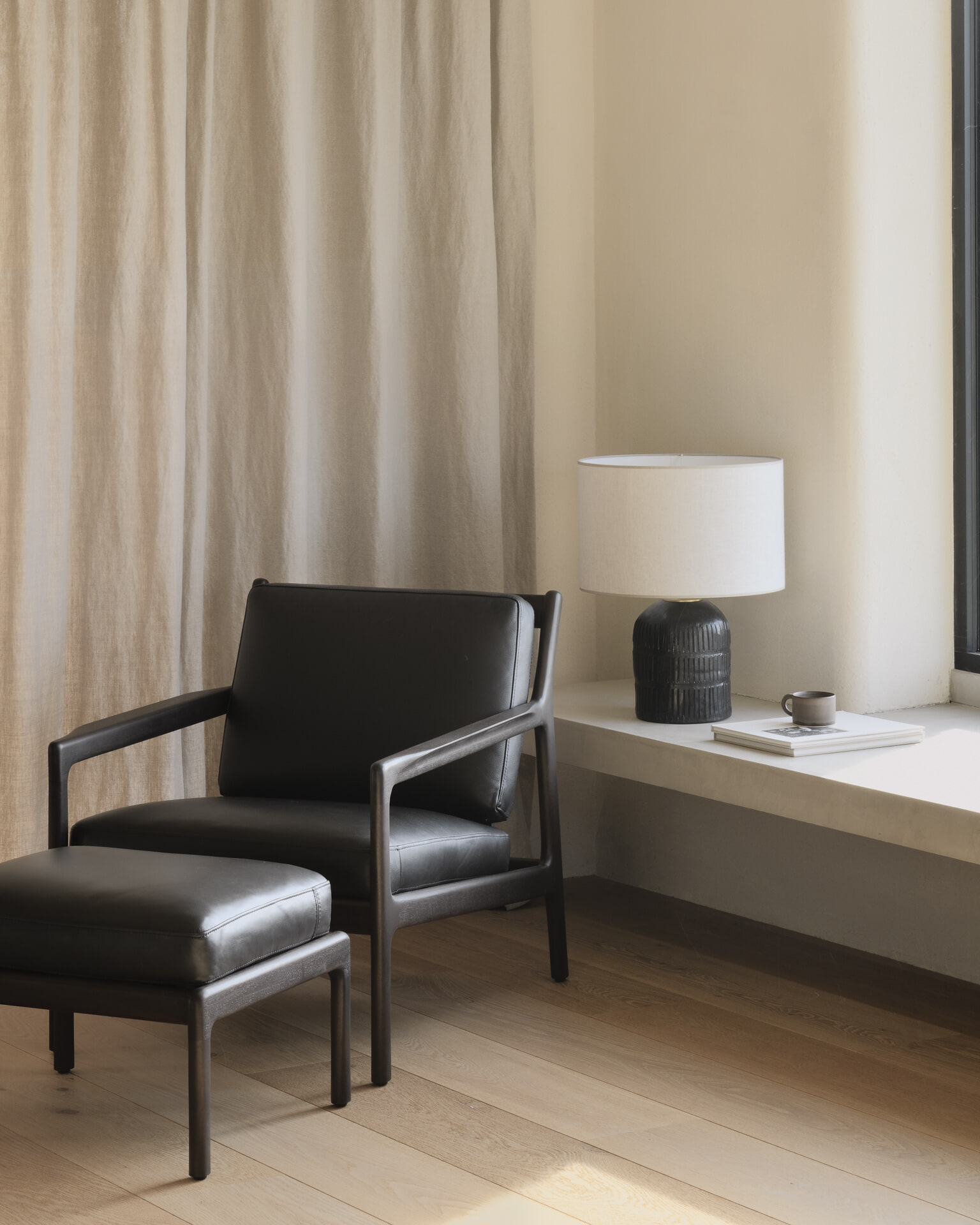 Ethnicraft Hocker 'Jack' Gevernist Mahoniehout, kleur Donkerbruin