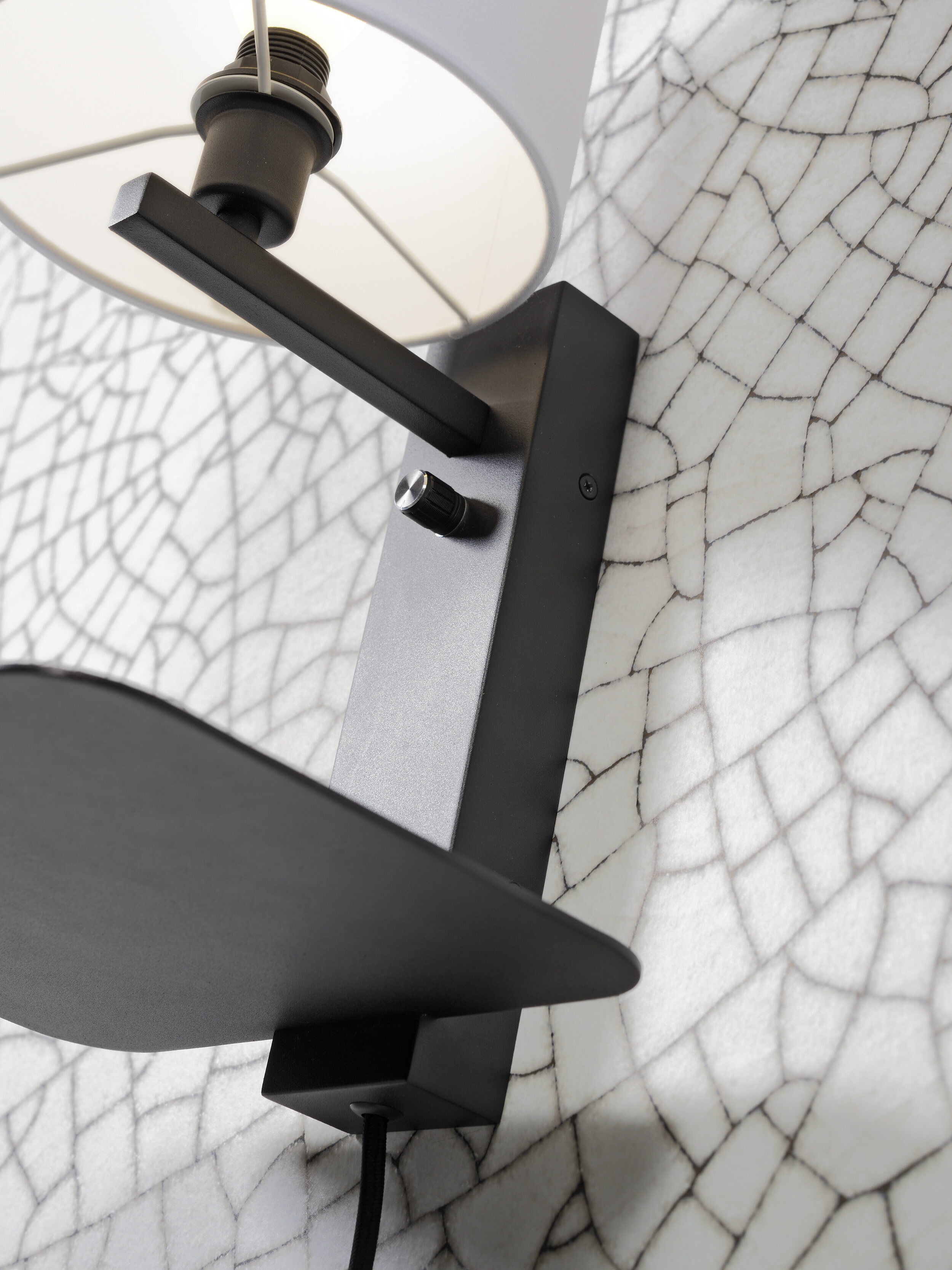 its about RoMi Wandlamp 'Florence' Met plank en USB, kleur Zwart