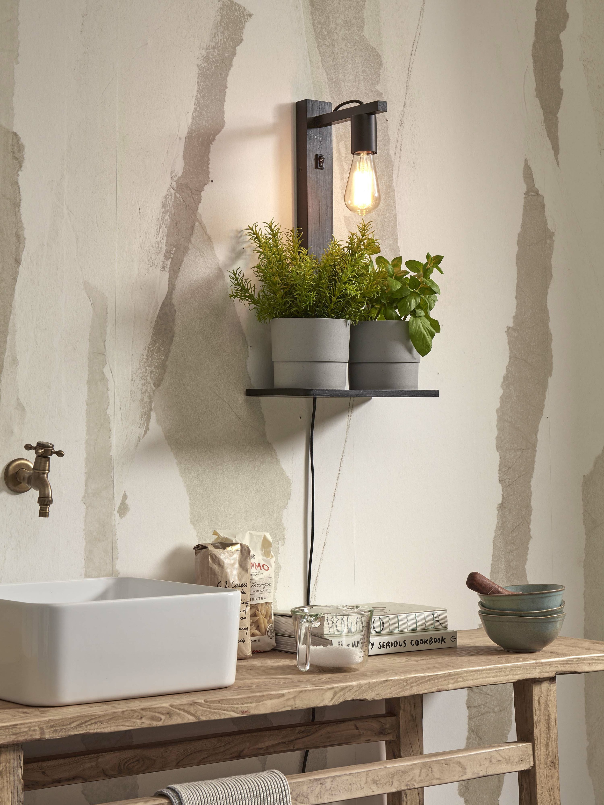 GOOD&MOJO Wandlamp 'Flores' Met plankje, Bamboe, kleur Zwart