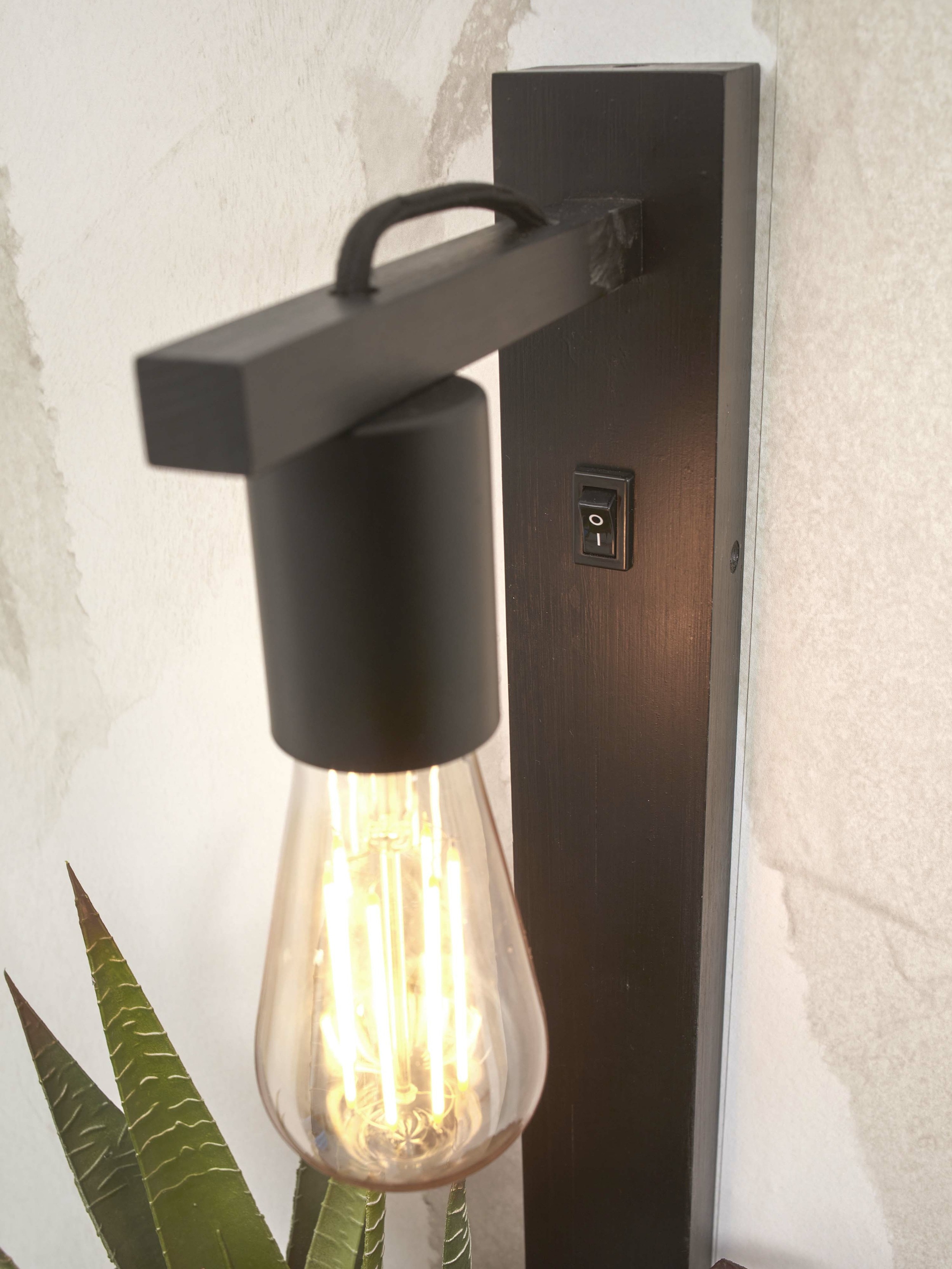 GOOD&MOJO Wandlamp 'Flores' Met plankje, Bamboe, kleur Zwart