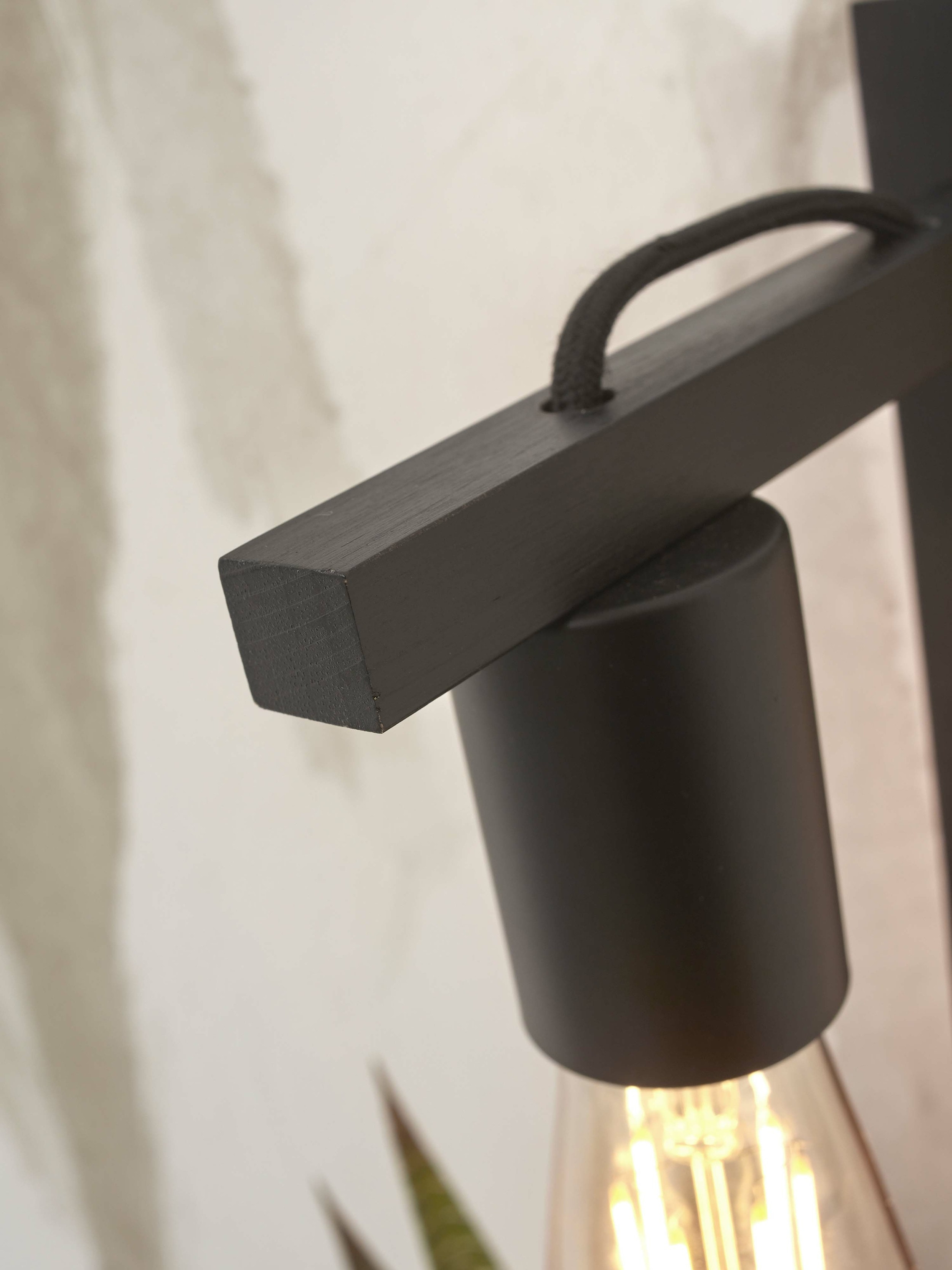 GOOD&MOJO Wandlamp 'Flores' Met plankje, Bamboe, kleur Zwart