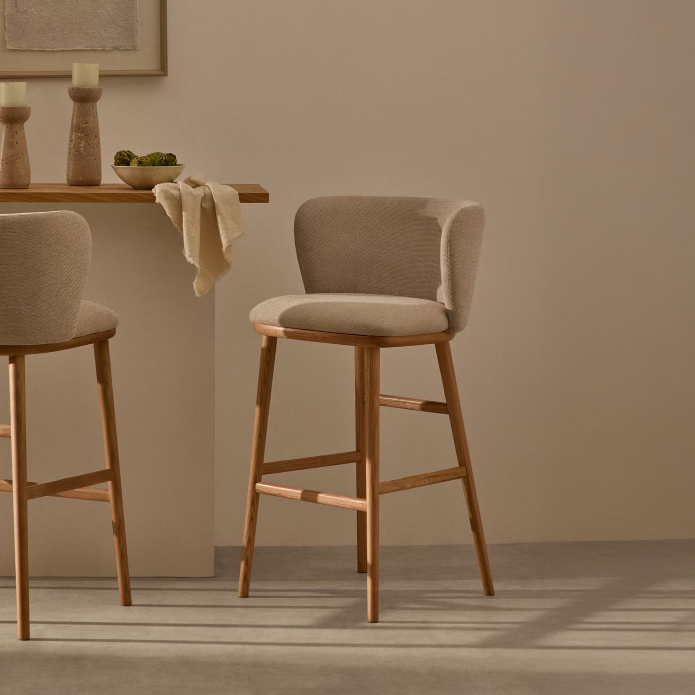 Kave Home Barkruk Ciselia Chenille - Beige (zithoogte 65cm)