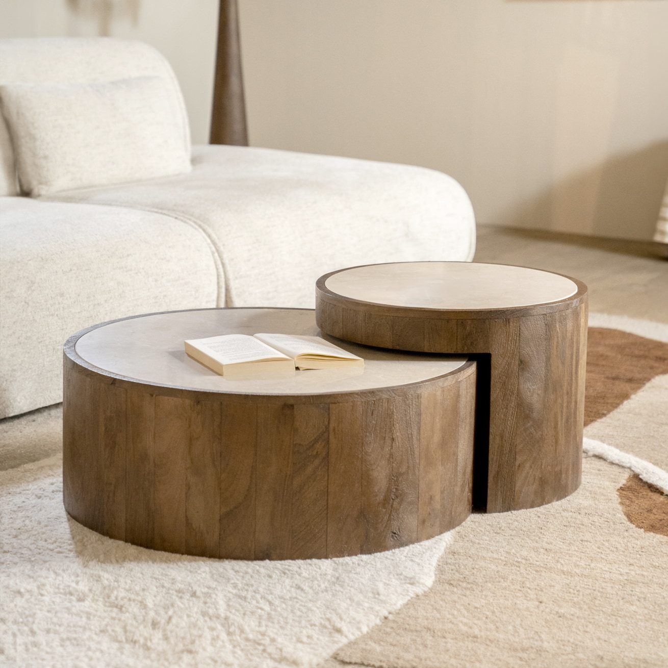 Eleonora Ronde Salontafel Hazel Mangohout en marmer, Set van 2 stuks ...