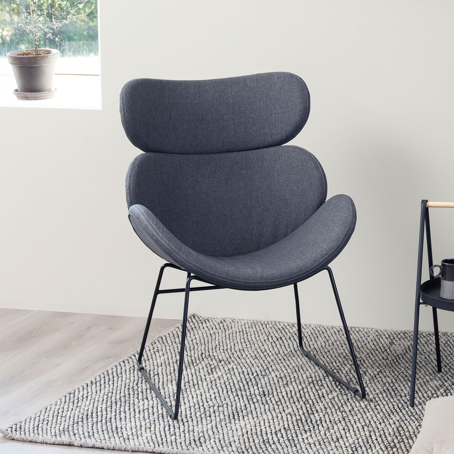 Fauteuil 'Ida' zwart onderstel, kleur donkerblauw Fauteuil 'Ida' zwart onderstel, kleur donkerblauw