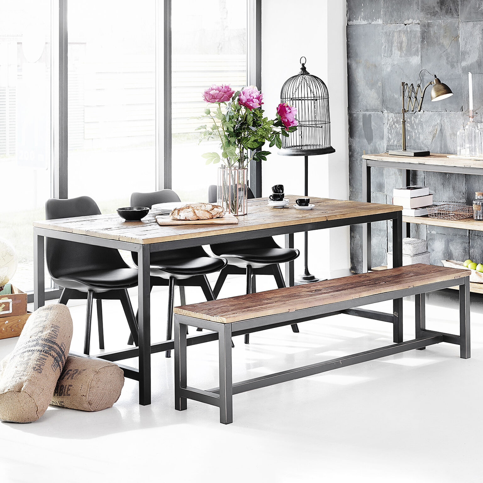 Interstil Industriële eettafel 'Vintage', 140 x 90cm Interstil Industriële eettafel 'Vintage', 140 x 90cm