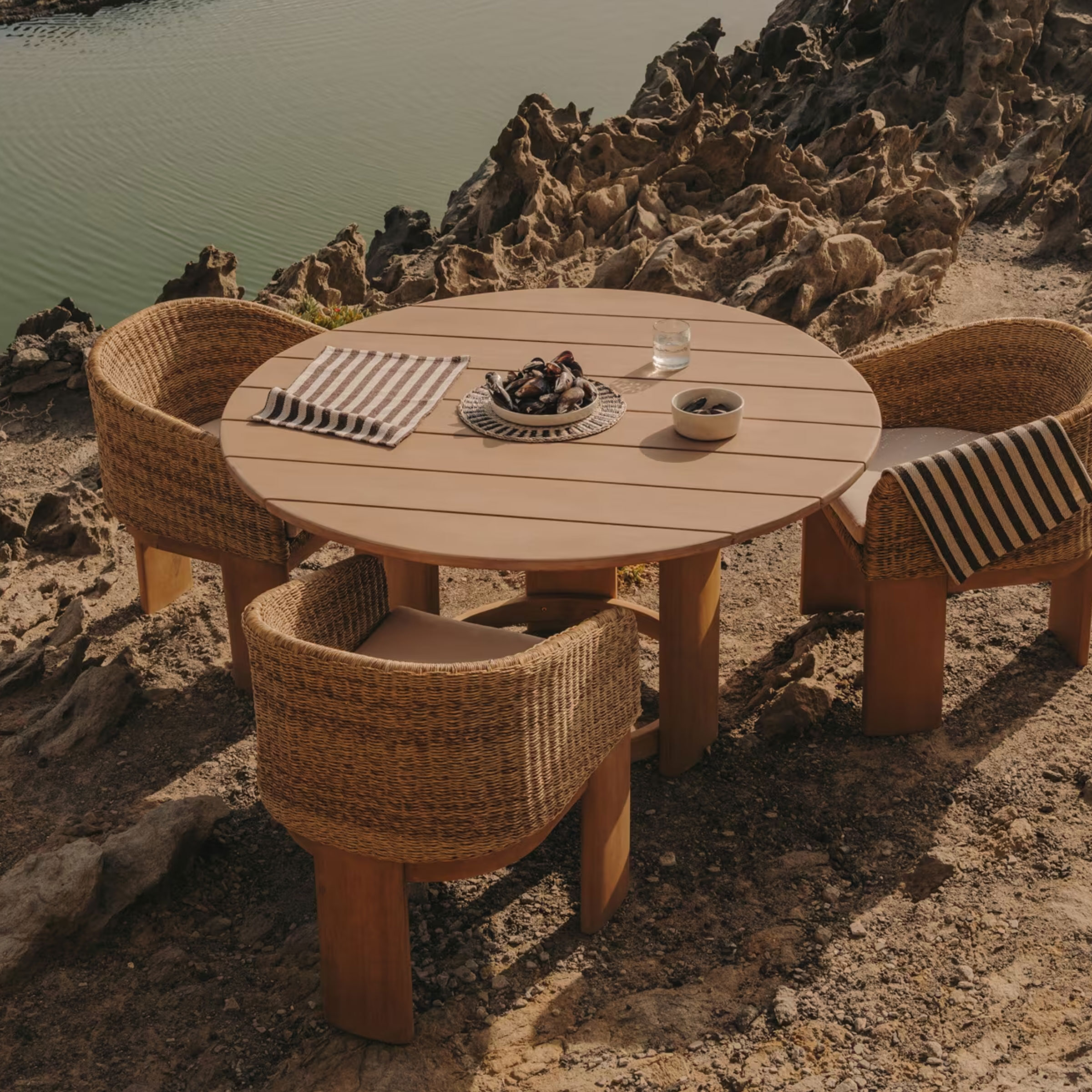 Kave Home Ronde Eettafel Xoriguer Eucalyptushout, 140cm - Naturel