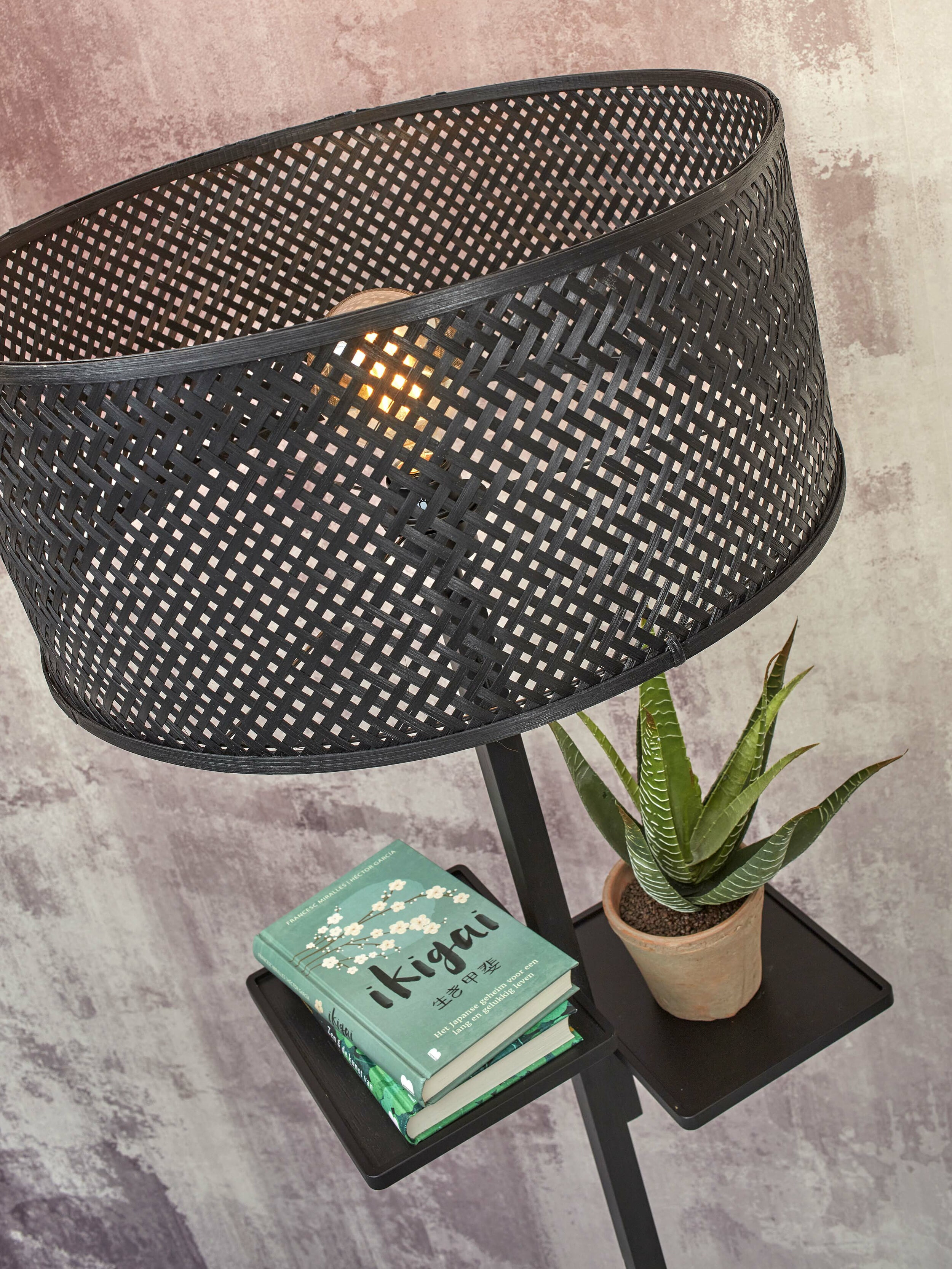 GOOD&MOJO Vloerlamp 'Java' Met 2 plankjes, Bamboe, 158cm, kleur Zwart
