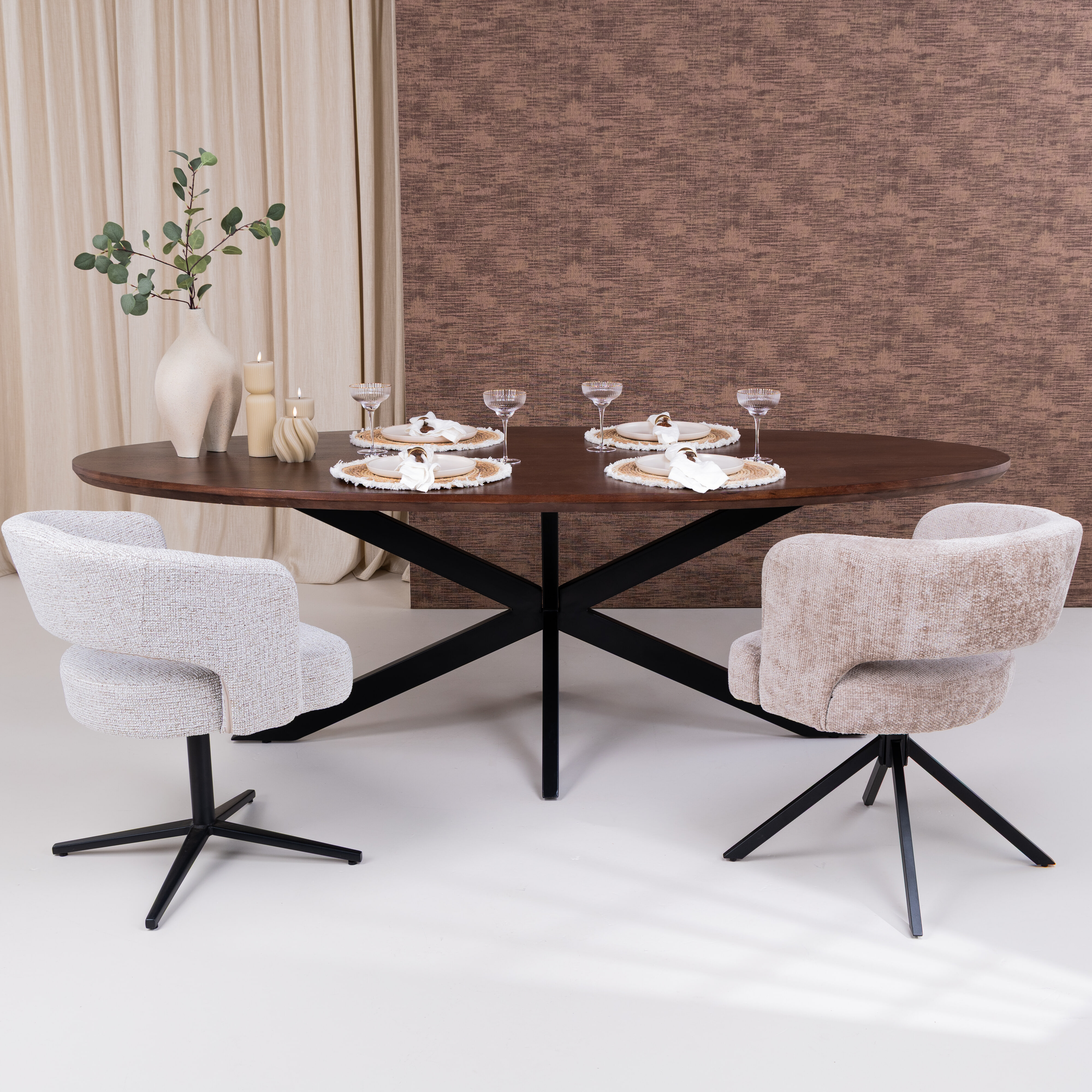 Livingfurn Ovale Eettafel 'Jesper' Mangohout, 240 x 110cm, kleur Bruin