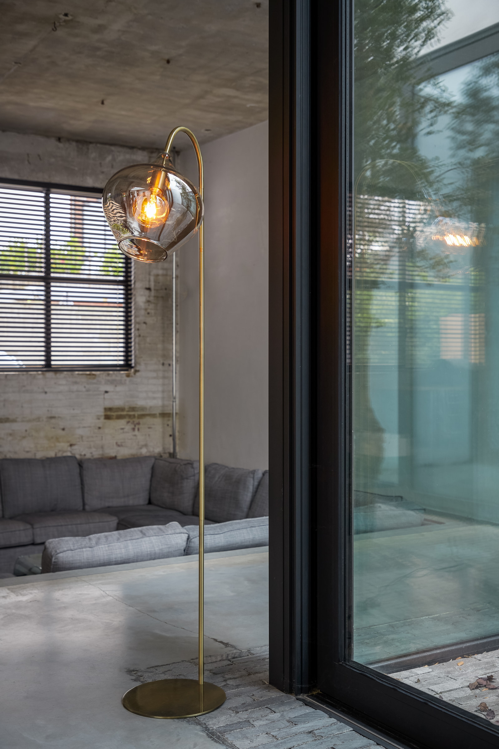 Light & Living Vloerlamp 'Rakel' 160cm, kleur Antiek Brons / Smoke