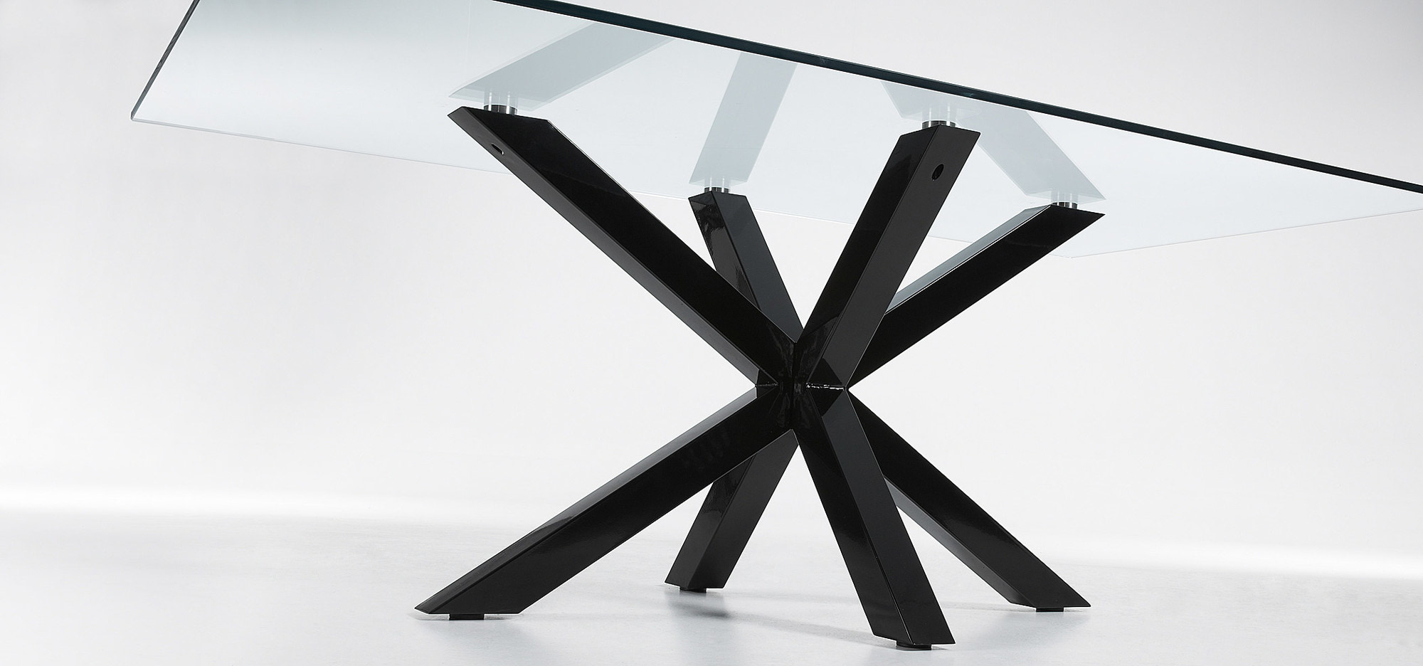 Kave Home Glazen eettafel 'Argo' met zwart onderstel, 200 x 100cm