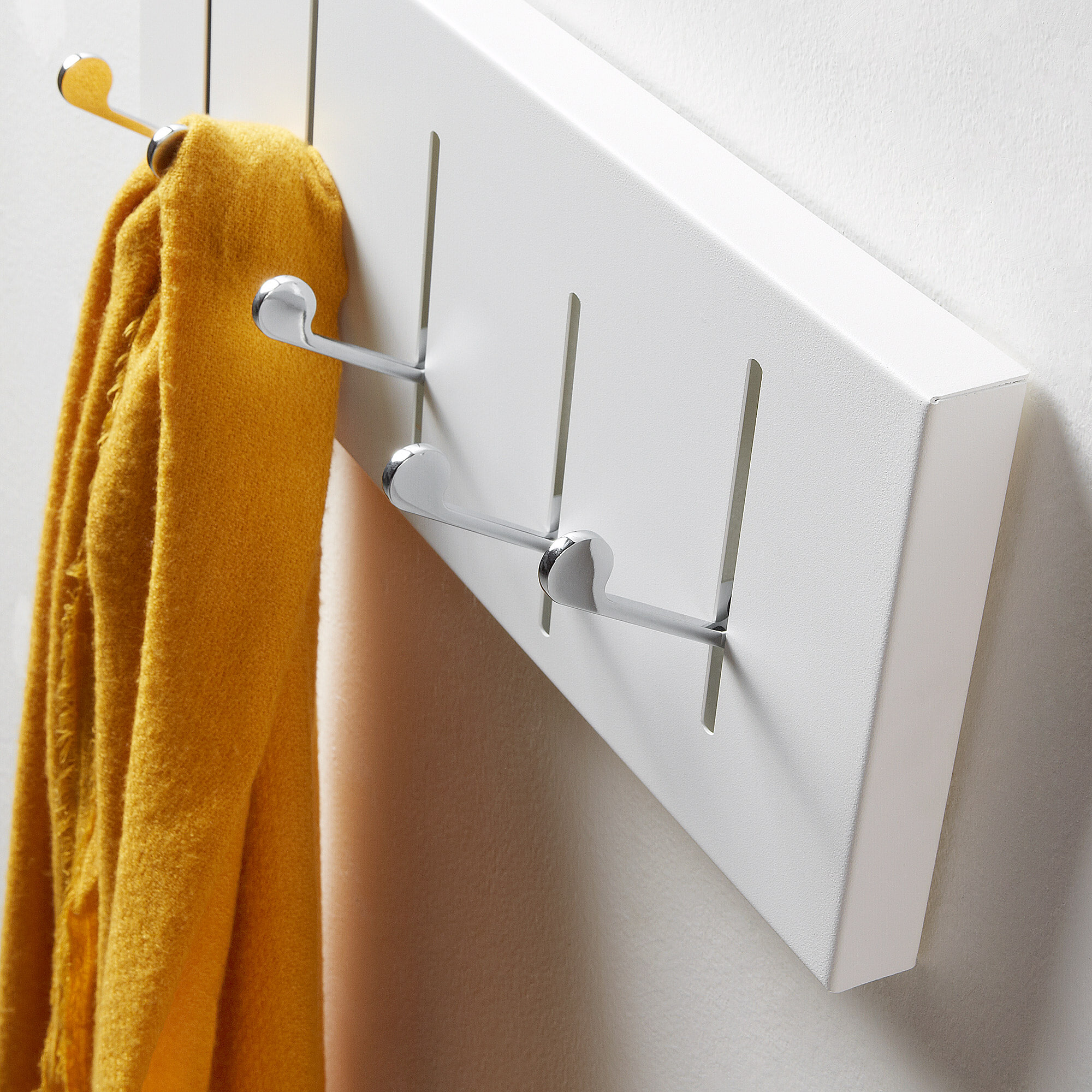 Kave Home Kapstok 'Andrey' met 5 inklapbare haken