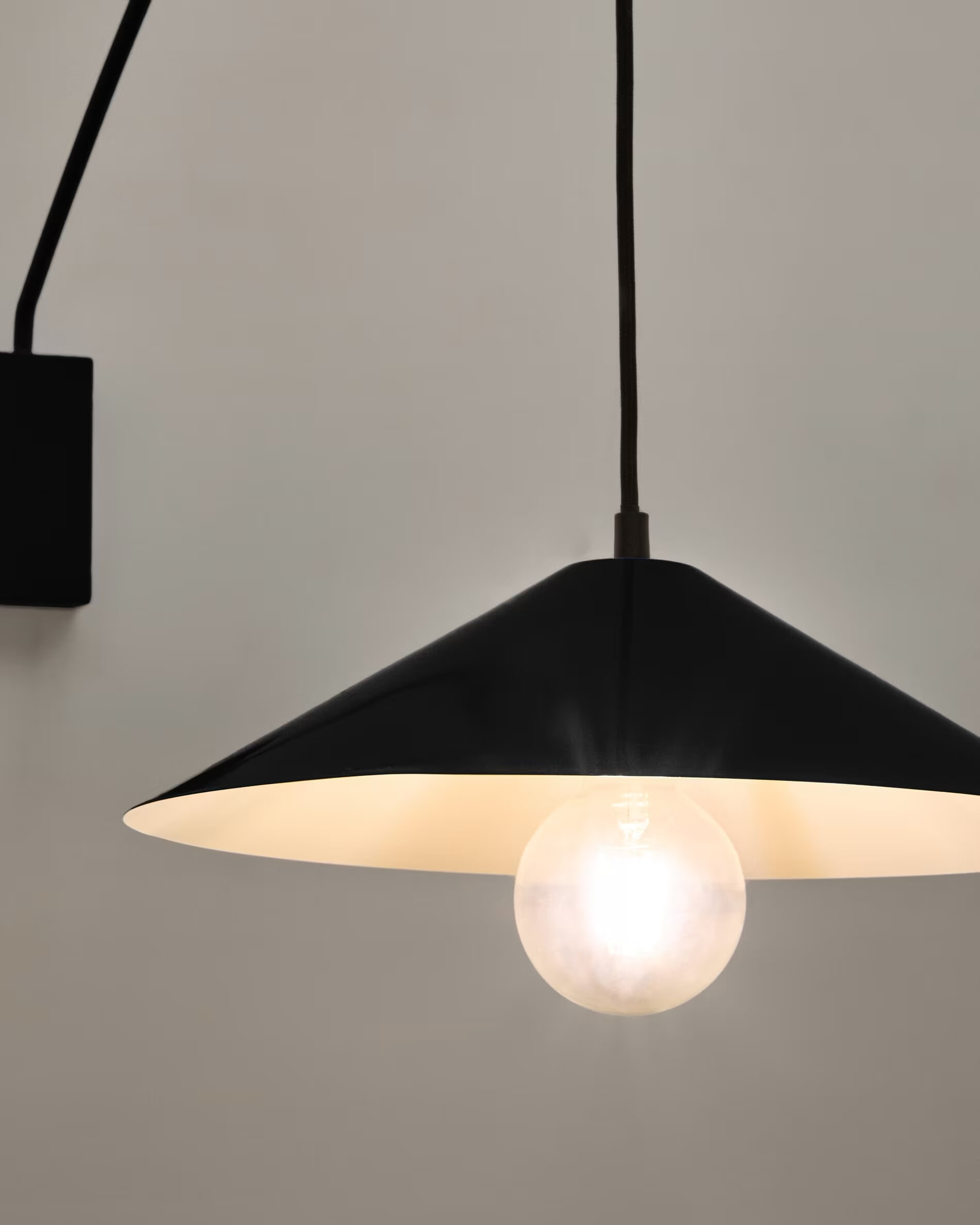 Kave Home Wandlamp 'Kally' kleur Zwart