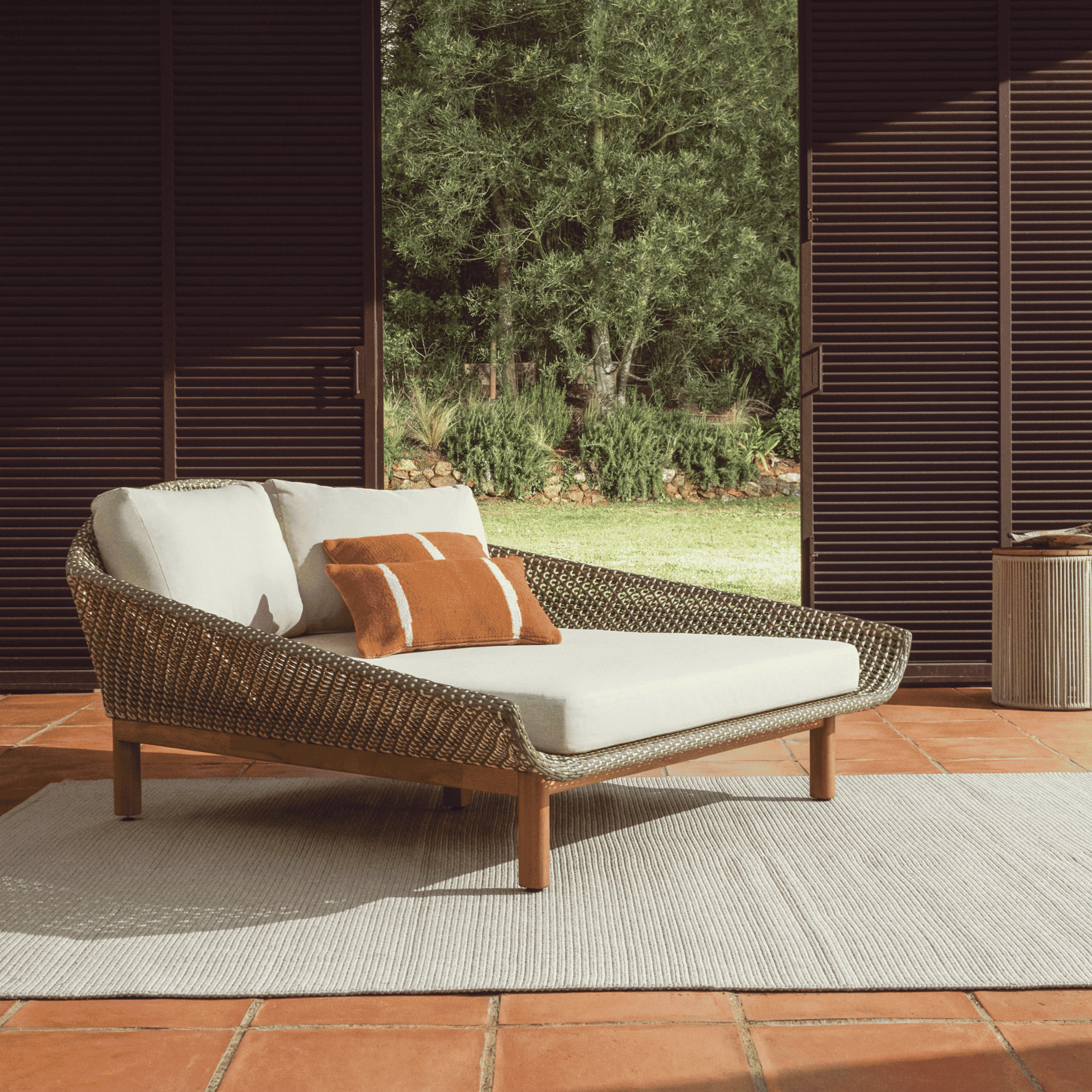 Kave Home Ligbed 'Olbia' Tweepersoons, Rattan en teakhout, kleur Groen