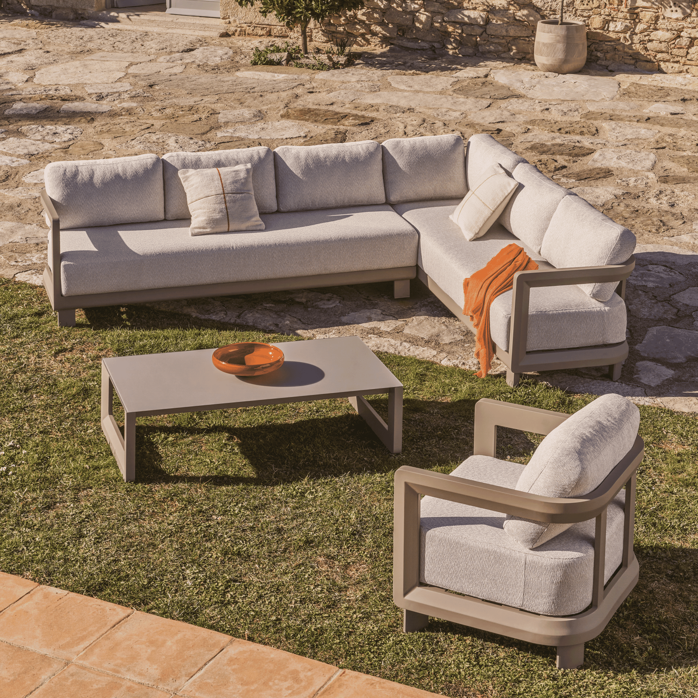 Kave Home Loungeset 'Nerano' Met 5-zits hoekbank en salontafel, kleur Taupe