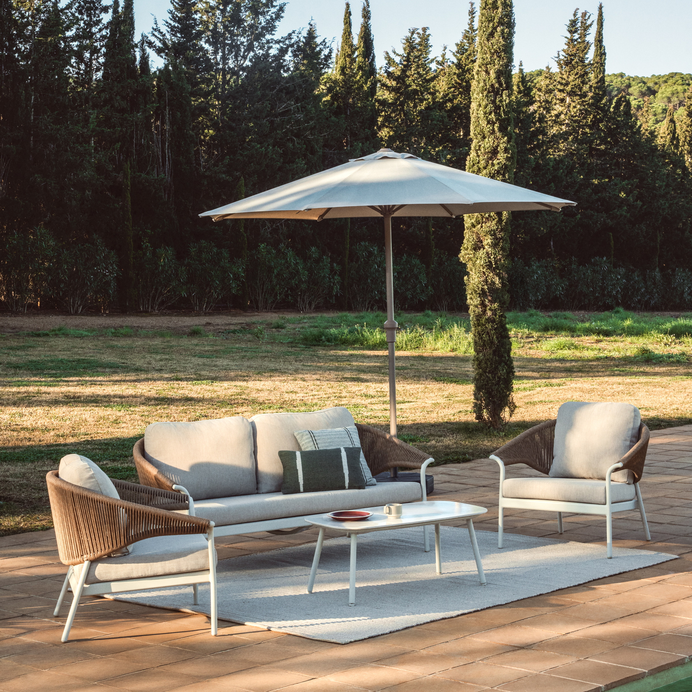 Kave Home Loungeset Zuara Met 3-zitsbank, 2 fauteuils en tafel - Ecru/Bruin