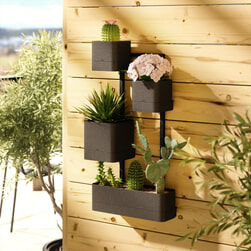 Umbra Wandplantenbak 'Cubiko' Met 4 potten, kleur Zwart