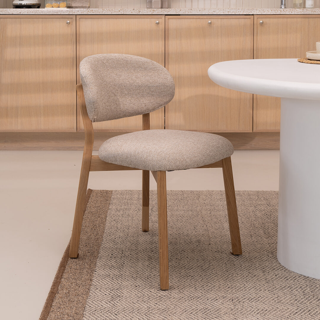 Eleonora Eetkamerstoel 'Mikky' Eikenhout en stof