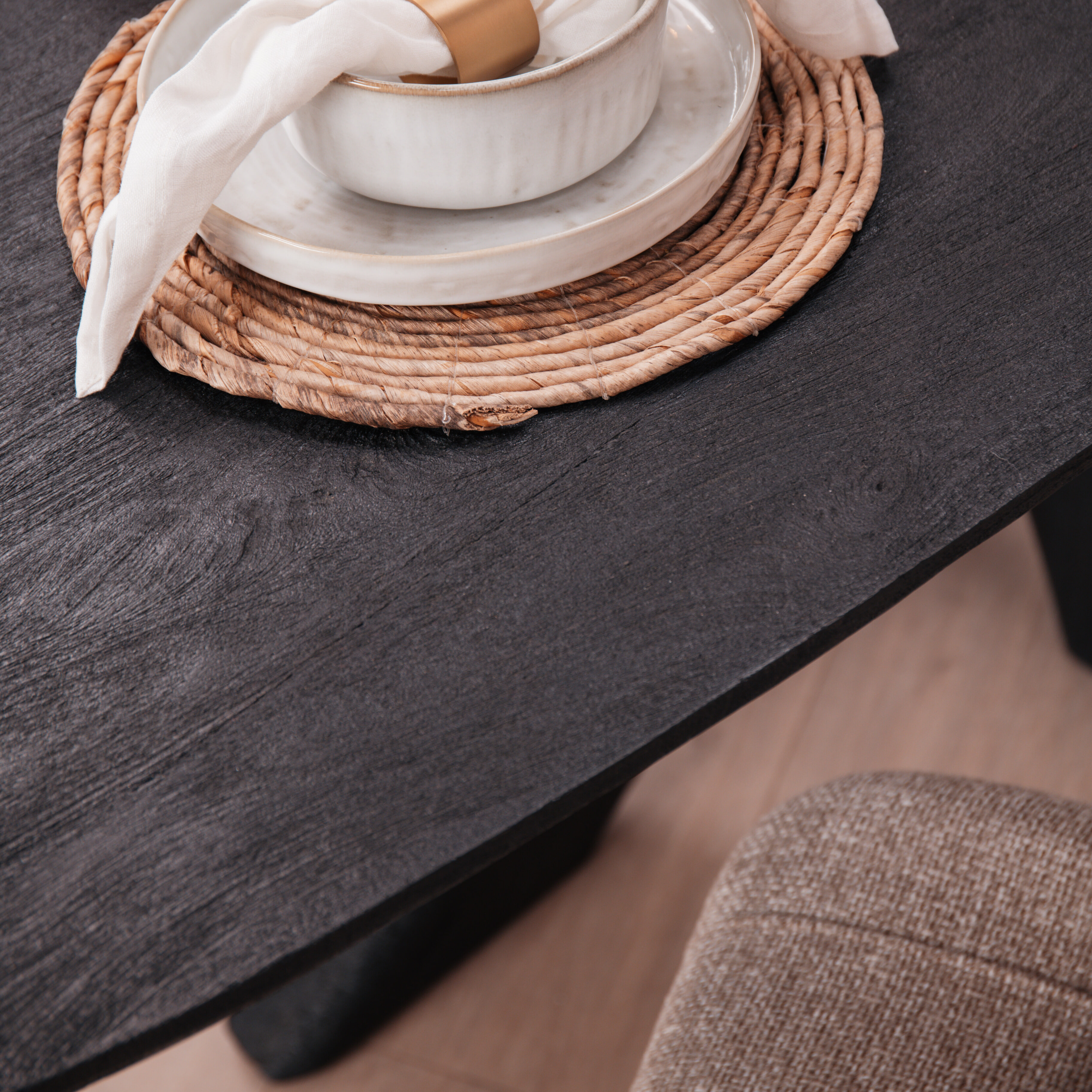Sohome Deens Ovale Eettafel 'Mabel' Mangohout, 250 x 105cm, kleur Zwart