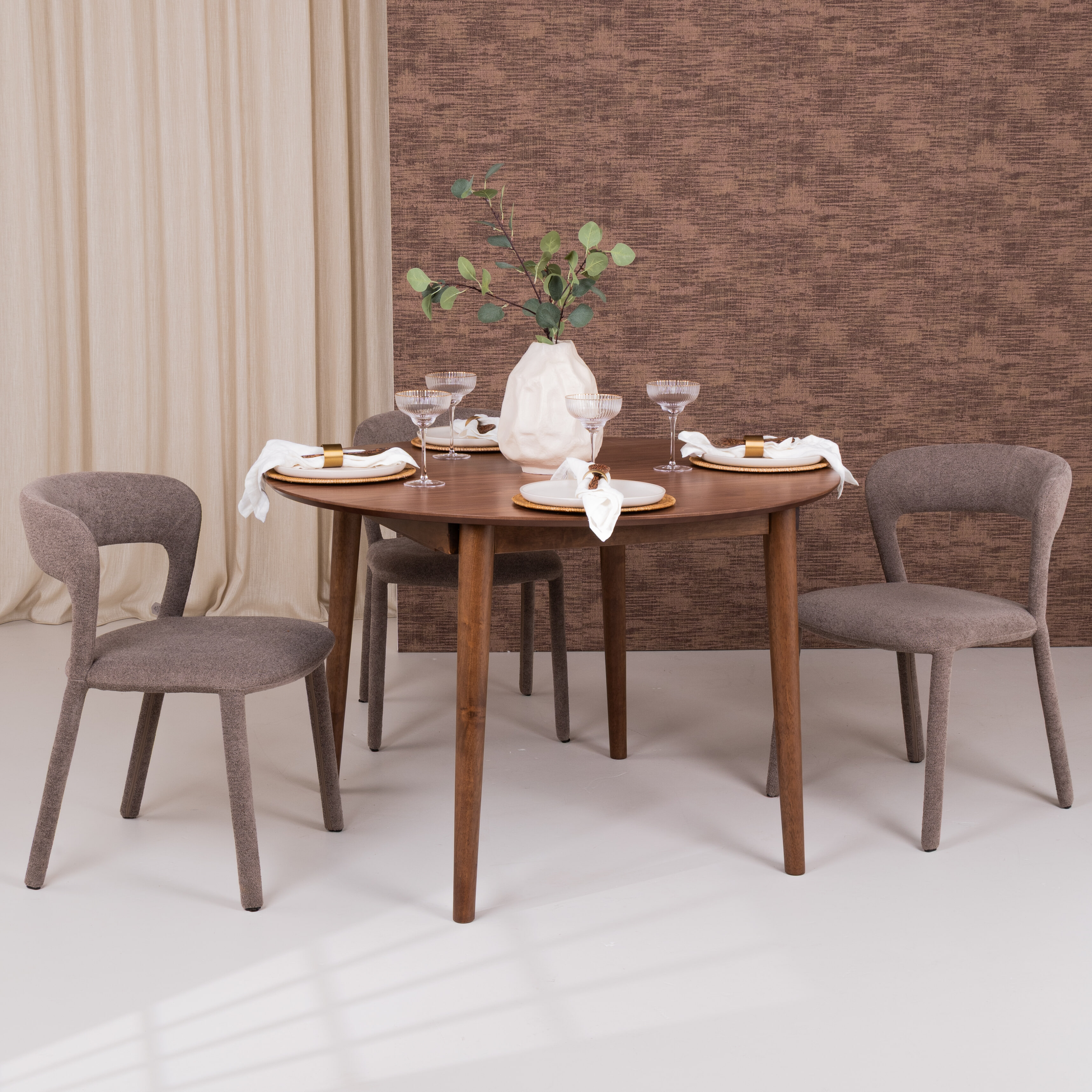 Bendt Uitschuifbare Ronde Eettafel Montreux Walnoot, 115-154 x 115cm - Bruin