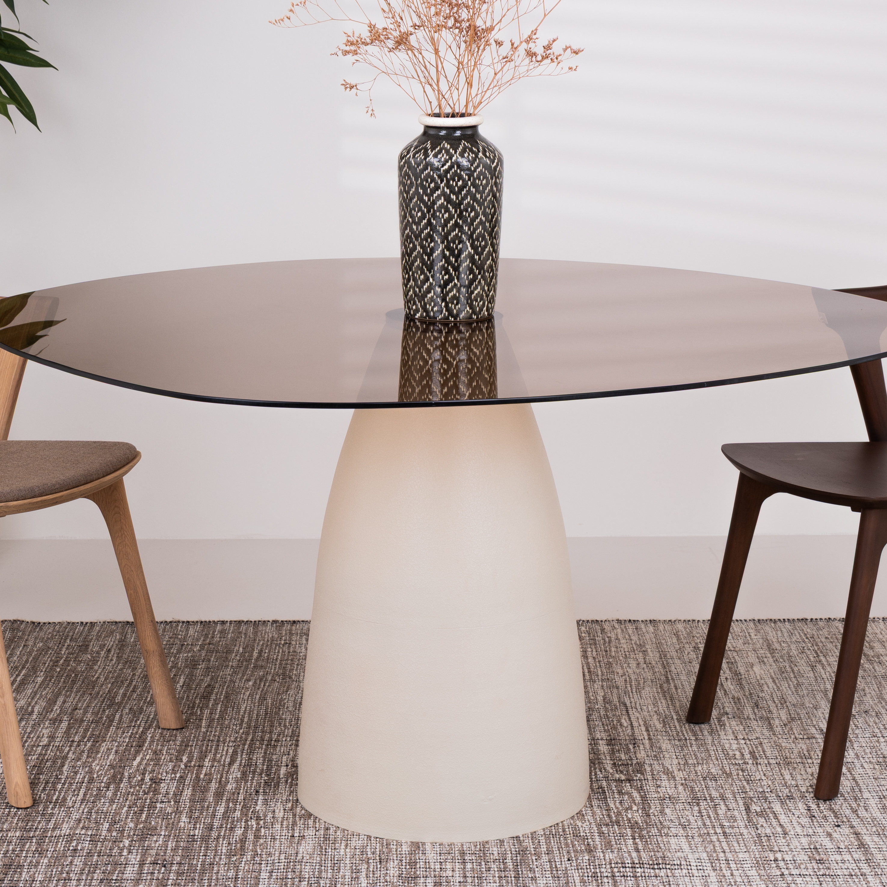 Sohome Organische Eettafel 'Jacky' Glas en betonlook, 140 x 120 cm