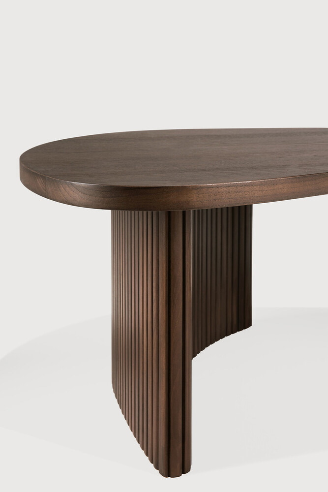 Ethnicraft Organische Salontafel 'Boomerang' Gevernist Teakhout, 90 x 61cm, kleur Bruin