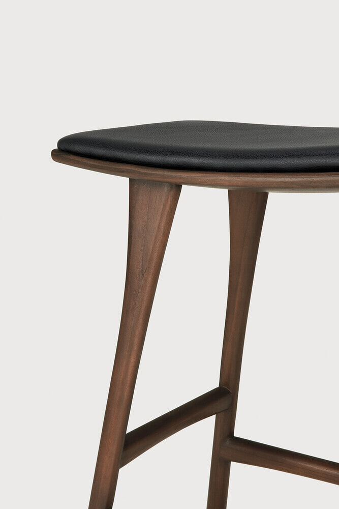 Ethnicraft Barkruk 'Osso' Gevernist Teakhout en Leder, kleur Bruin/Zwart (zithoogte 67cm)