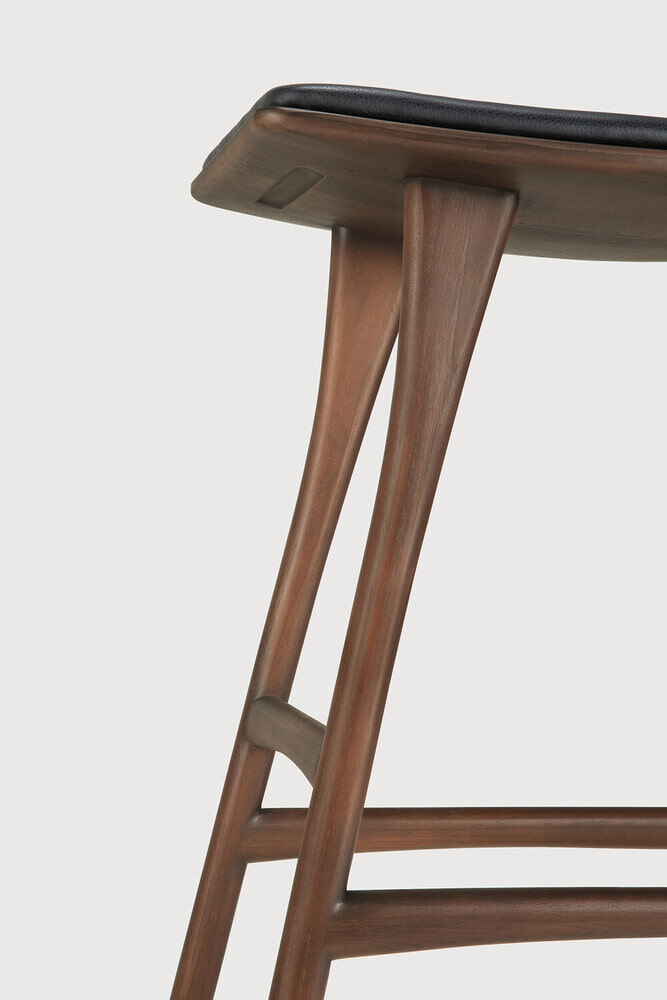 Ethnicraft Barkruk 'Osso' Gevernist Teakhout en Leder, kleur Bruin/Zwart (zithoogte 67cm)