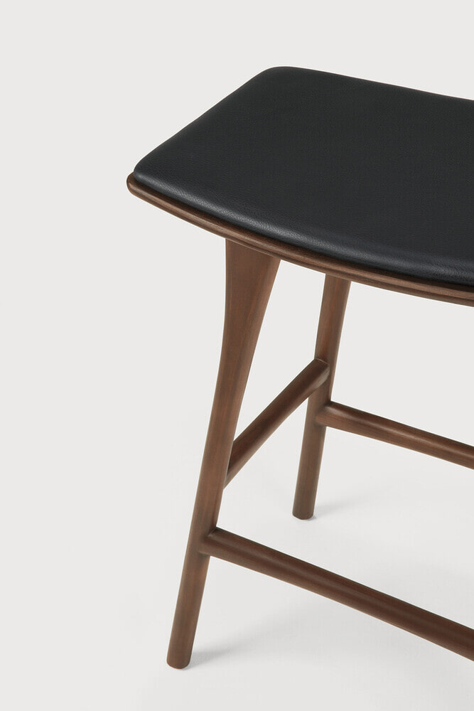 Ethnicraft Barkruk 'Osso' Gevernist Teakhout en Leder, kleur Bruin/Zwart (zithoogte 67cm)