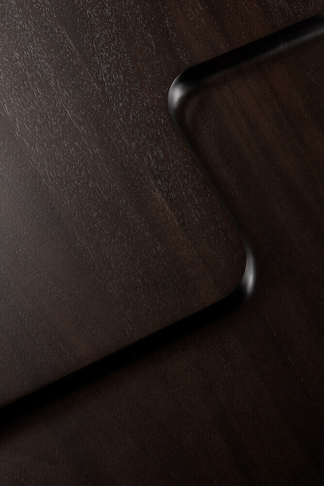 Ethnicraft Deens Ovale Bijzettafel 'Brutalist' Gevernist Mahoniehout, 60 x 40cm, kleur Rose Brown