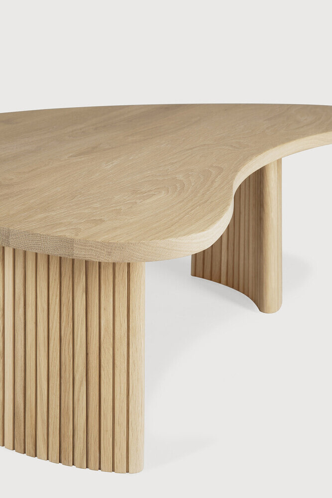 Ethnicraft Organische Salontafel 'Boomerang' Geolied Eikenhout, 90 x 61cm, kleur Naturel