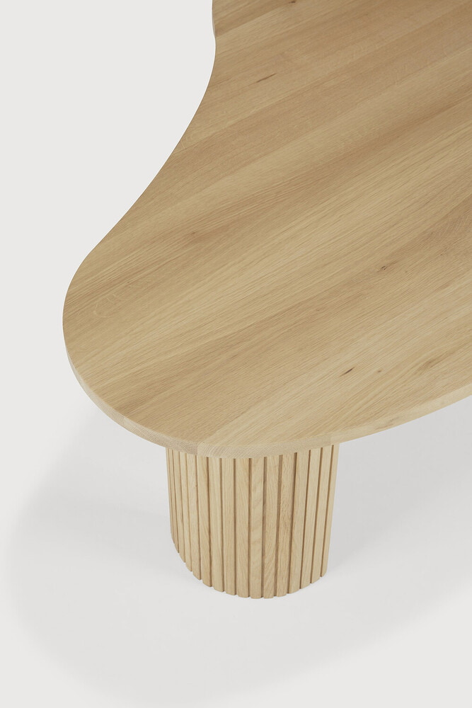 Ethnicraft Organische Salontafel 'Boomerang' Geolied Eikenhout, 126 x 74cm, kleur Naturel