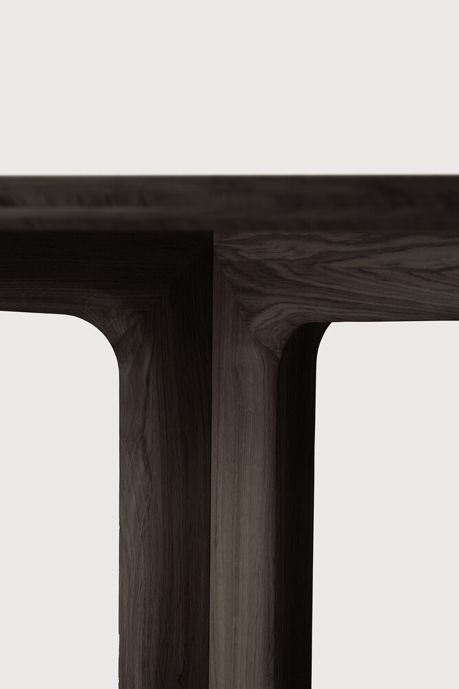Ethnicraft Vierkante Eettafel 'Corto' Gevernist Eikenhout, 150 x 150cm, kleur Bruin