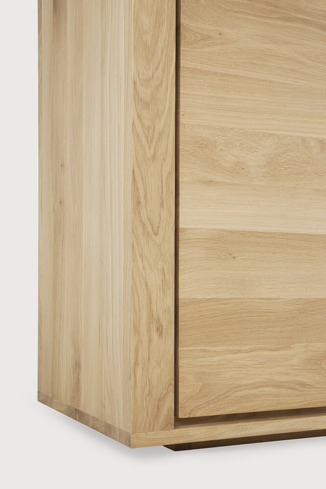 Ethnicraft Dressoir 'Shadow' Geolied Eikenhout, 250cm