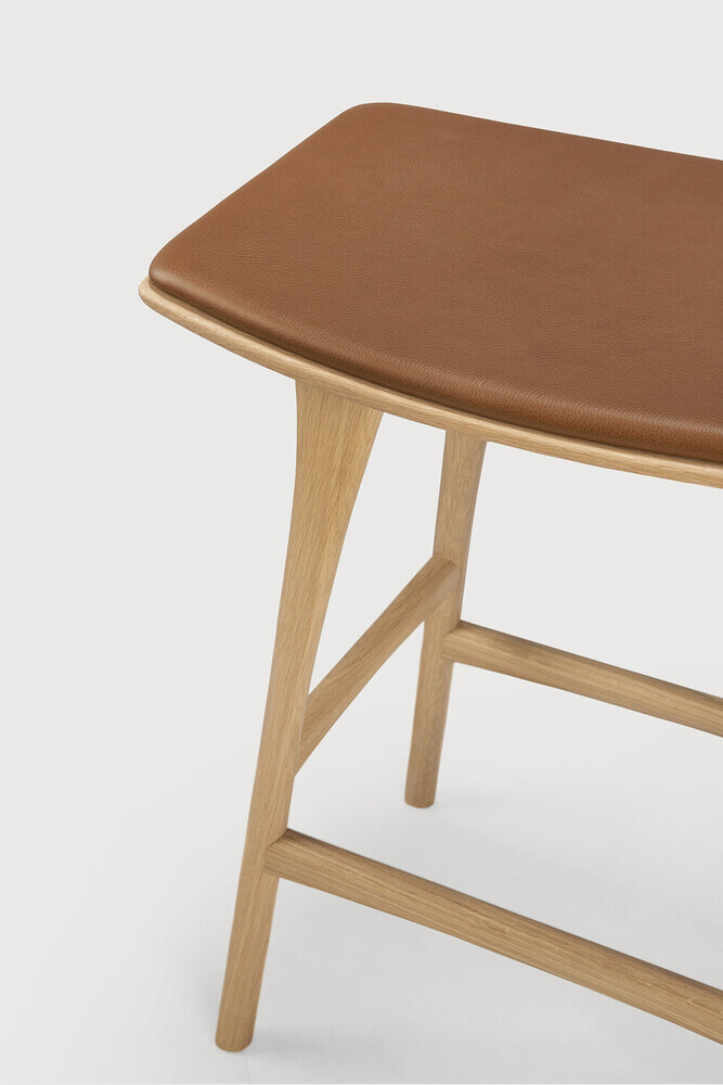 Ethnicraft Barkruk 'Osso' Gevernist Eikenhout en Leder, kleur Naturel/Cognac (zithoogte 67cm)
