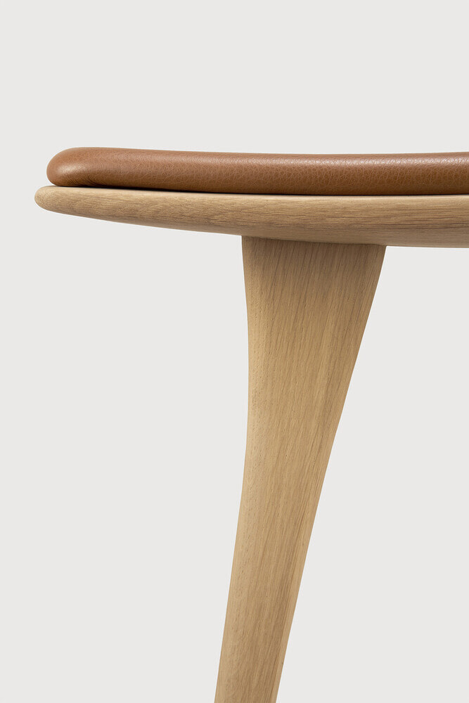 Ethnicraft Barkruk 'Osso' Gevernist Eikenhout en Leder, kleur Naturel/Cognac (zithoogte 67cm)