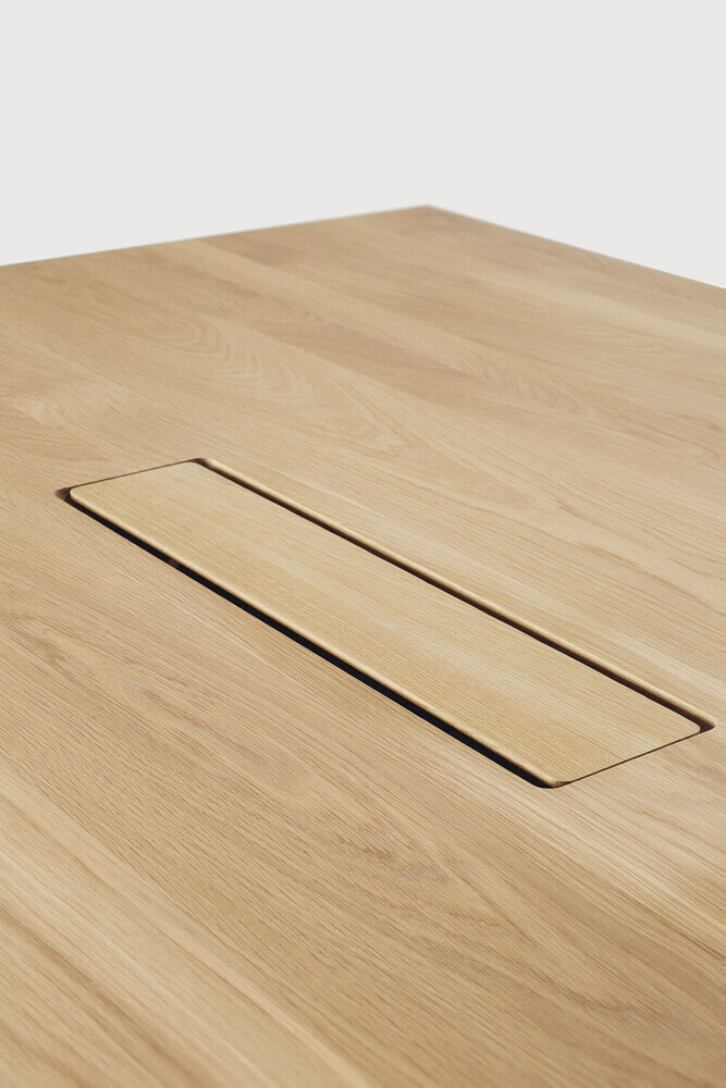 Ethnicraft Vergadertafel 'Geometric' Gevernist Eikenhout, 313 x 140cm