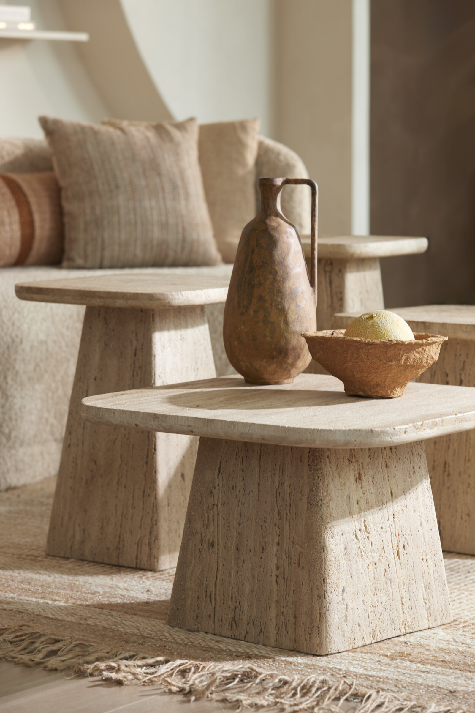 Light & Living Salontafel 'Kepami' Travertin, 60 x 60cm, kleur Zand