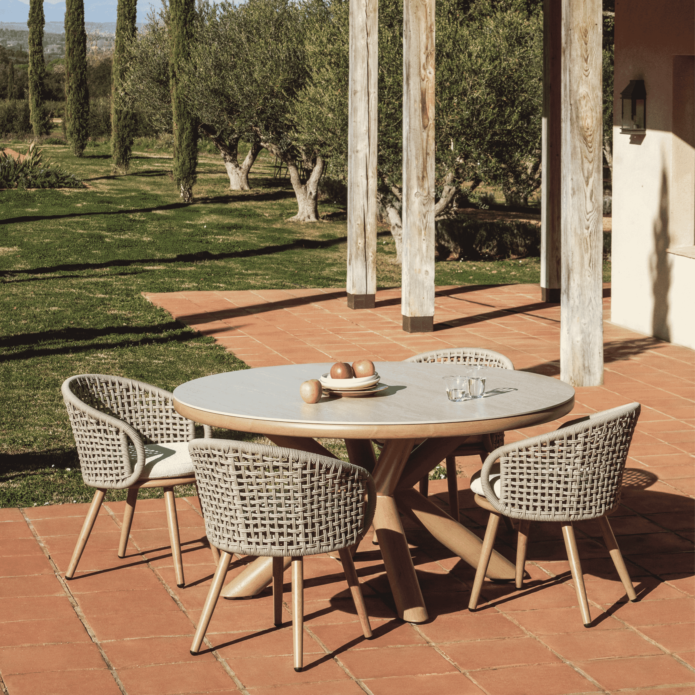 Kave Home Ronde Tuintafel 'Mirtia' Gesinterde steen en houtlook, 148cm