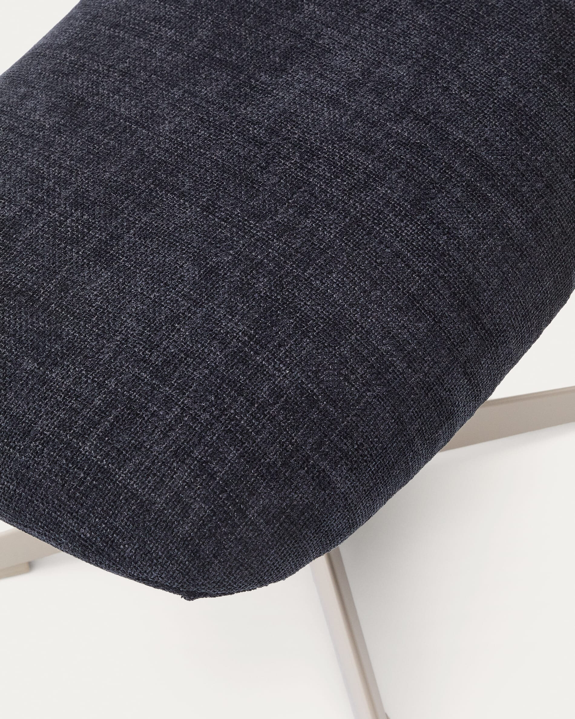 Kave Home Draaibare Hocker 'Teryl' Chenille, kleur Donkerblauw