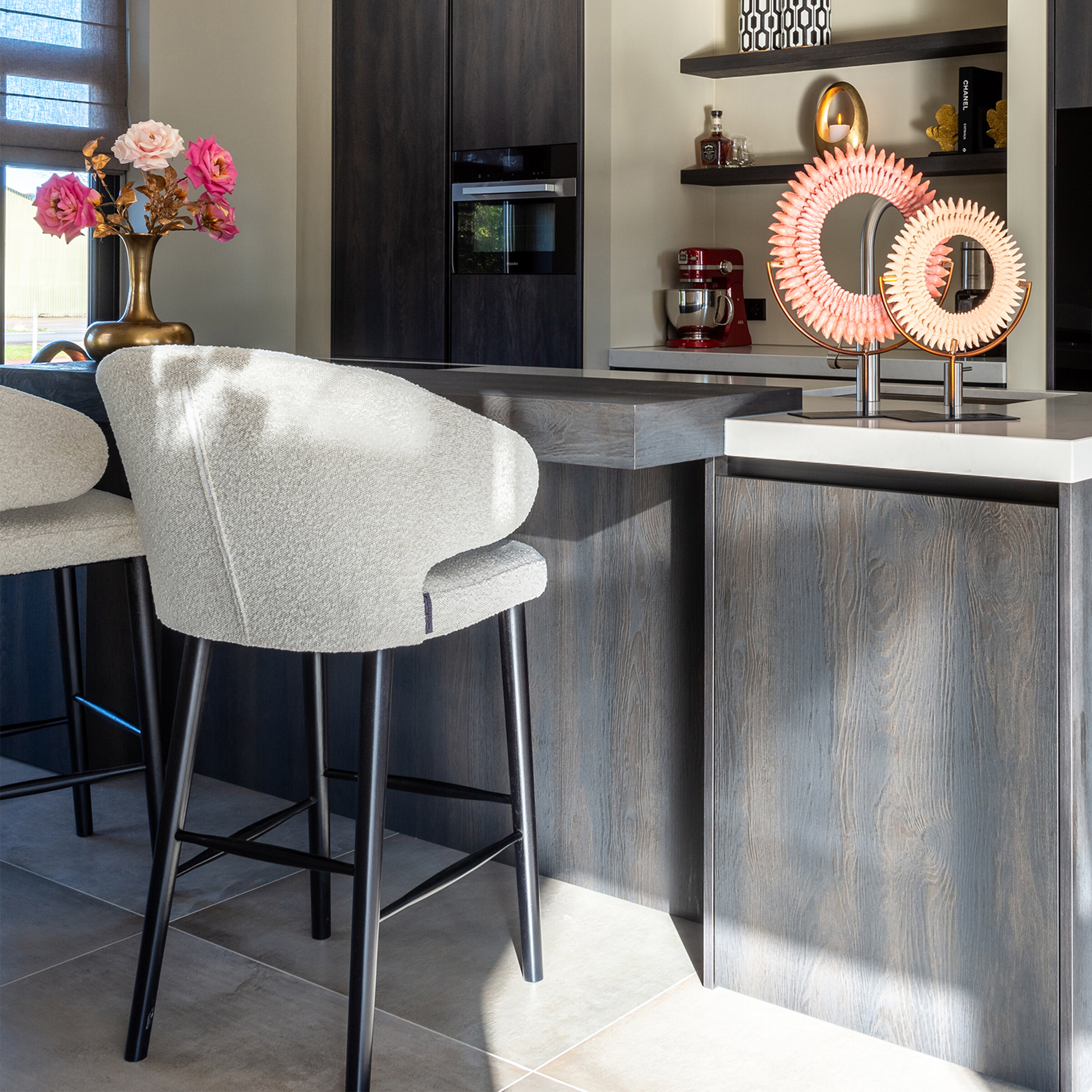 Richmond Barstoel 'Indigo' Bouclé, kleur Wit (zithoogte 78cm)