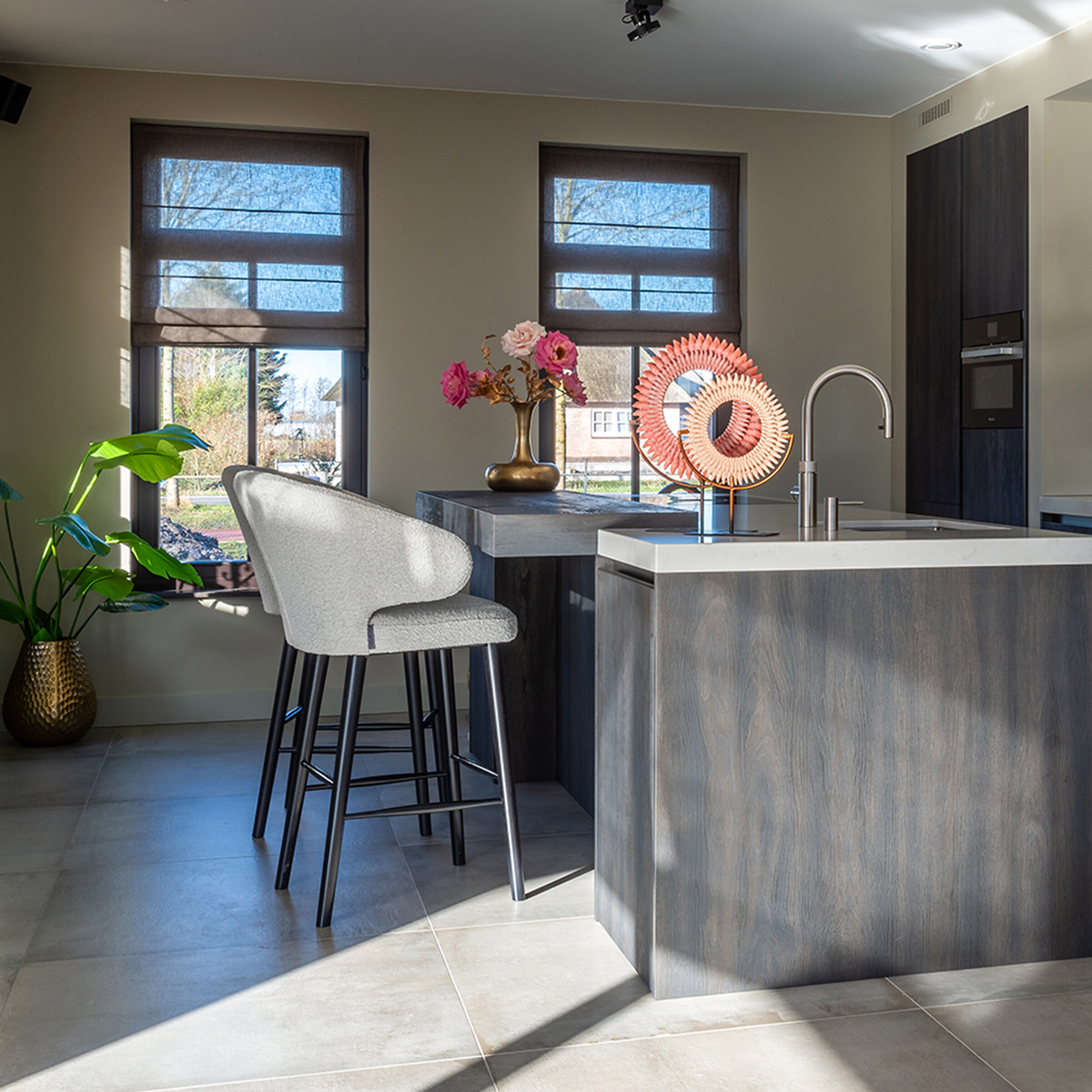 Richmond Barstoel 'Indigo' Bouclé, kleur Wit (zithoogte 78cm)