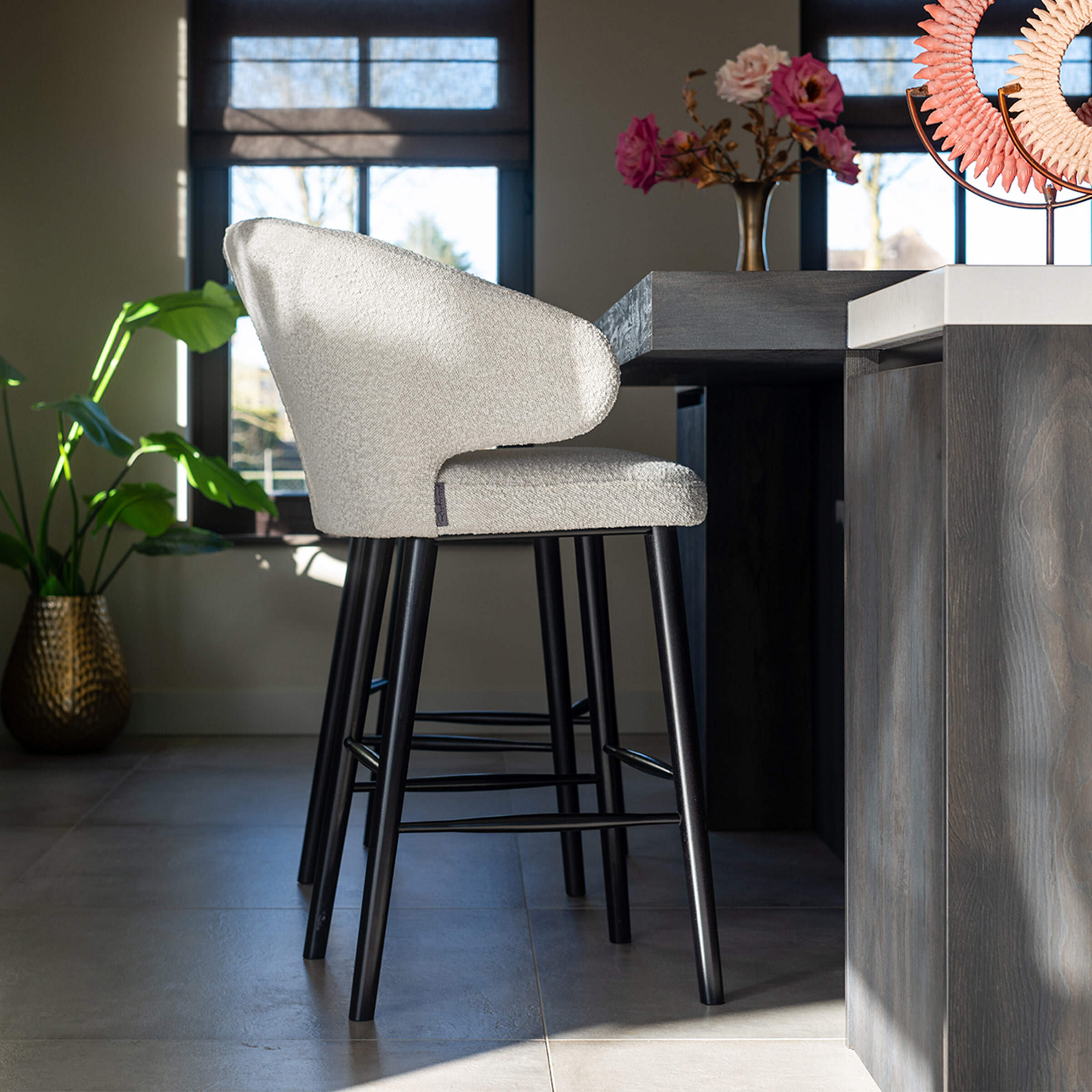 Richmond Barstoel 'Indigo' Bouclé, kleur Wit (zithoogte 78cm)