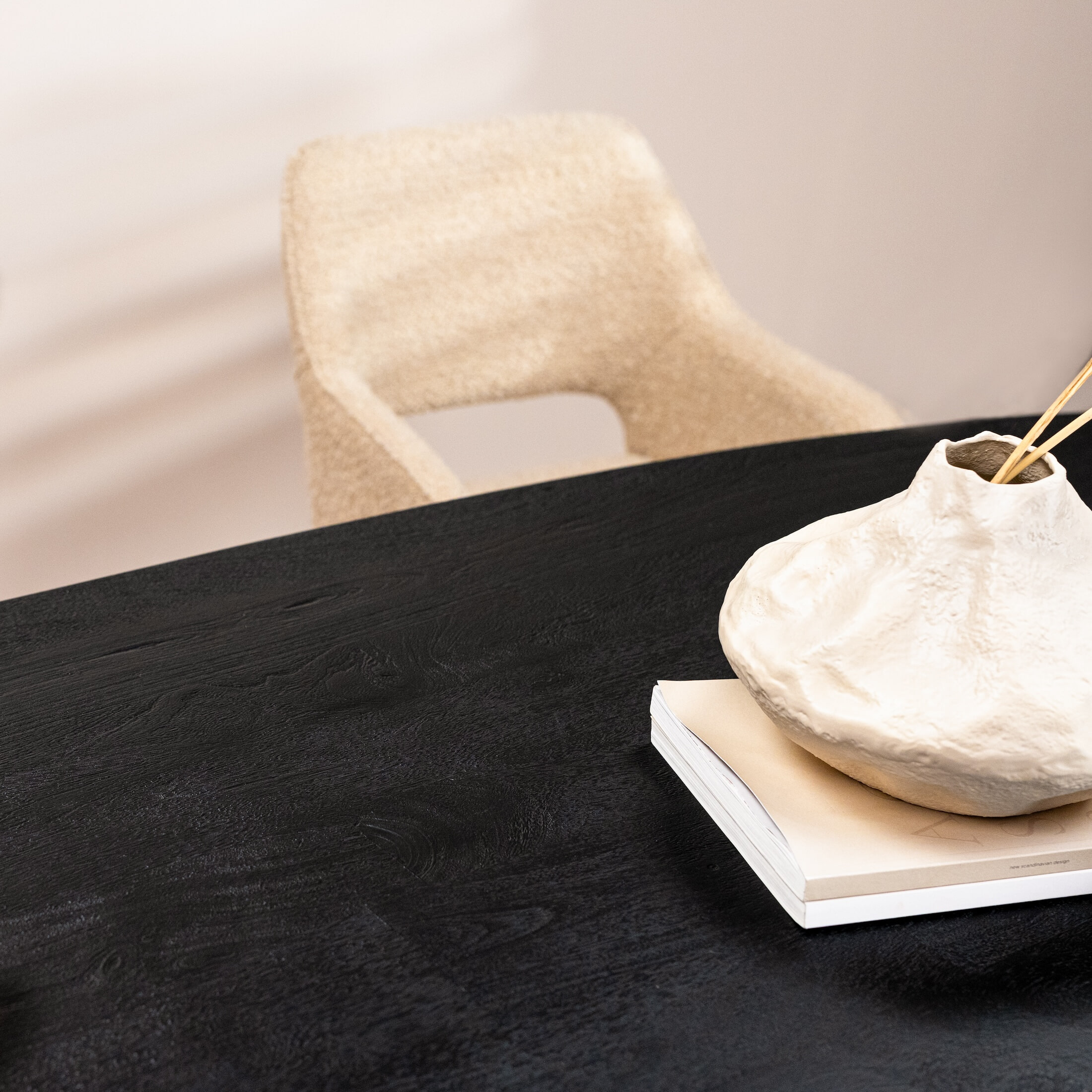 Eleonora Eettafel 'Aron' Deens Ovaal, Mangohout, kleur Zwart, 300 x 110cm