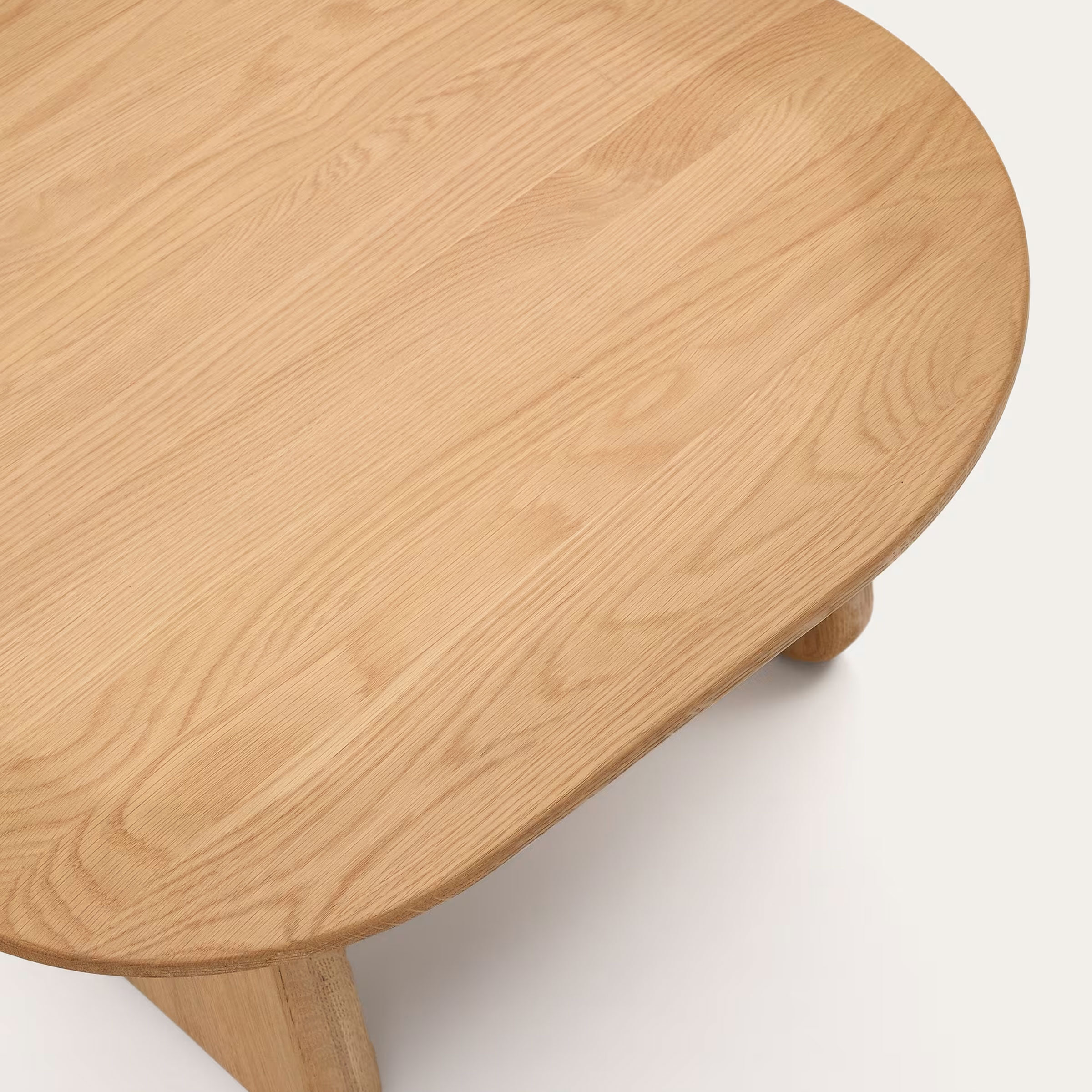 Kave Home Organische Bijzettafel 'Pirita' Eikenhout, 71 x 70cm, kleur Naturel