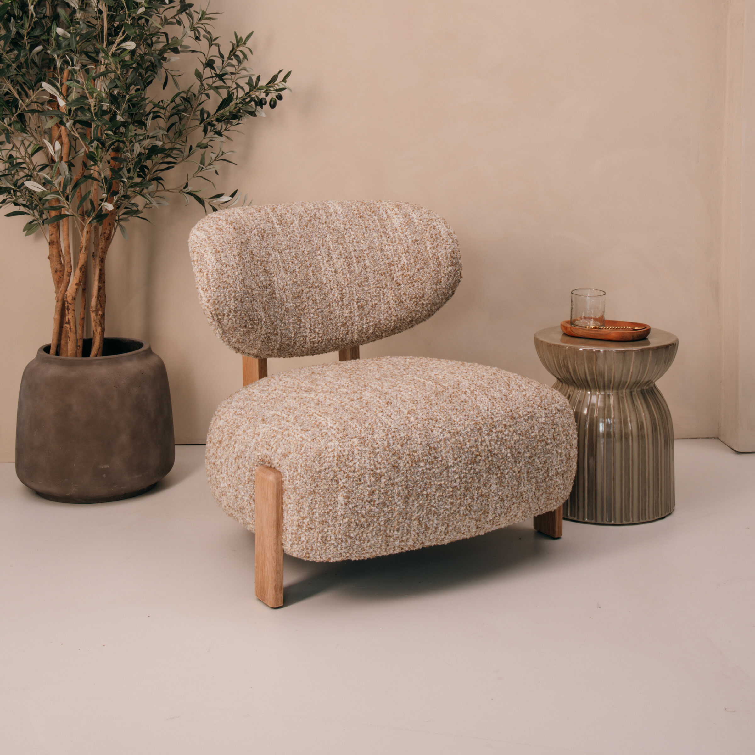 Eleonora Fauteuil 'Reza' Bouclé en naturel eikenhout