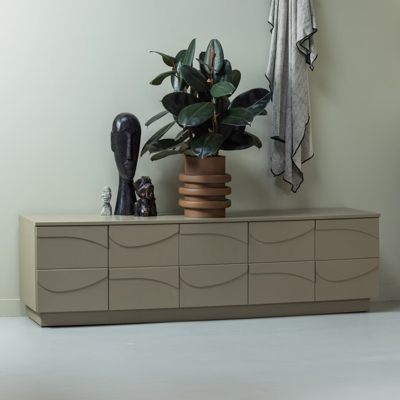 WOOOD TV-meubel 'Teo' Grenenhout, 180cm, kleur Mud