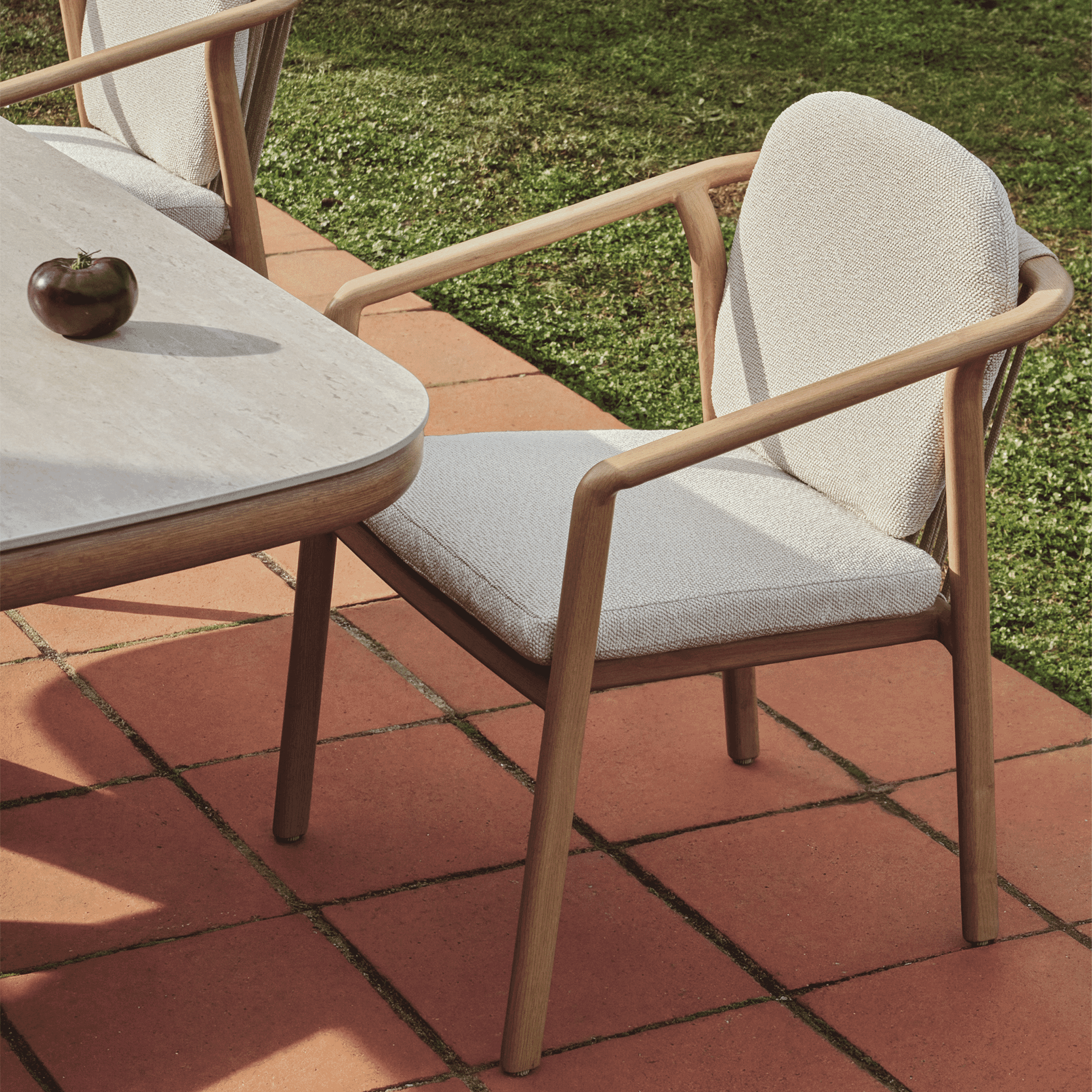 Kave Home Tuinstoel 'Sirte' kleur Ecru/Houtlook