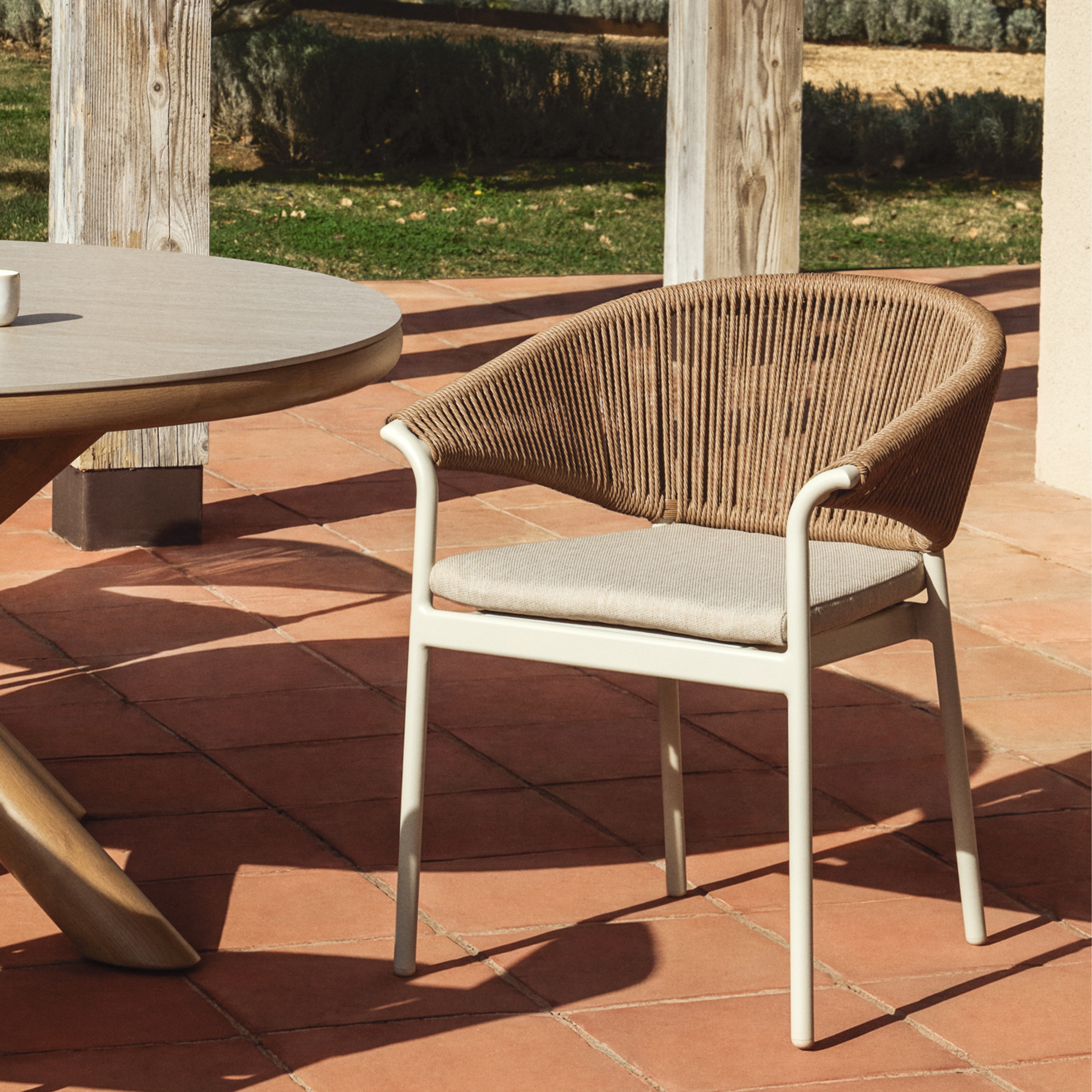 Kave Home Tuinstoel Zuara - Ecru/Bruin